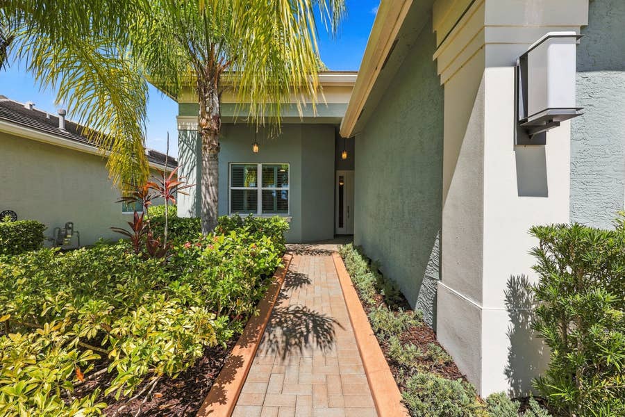 Property photo for 11852 SW Waterford Isle Way, Port St Lucie, FL