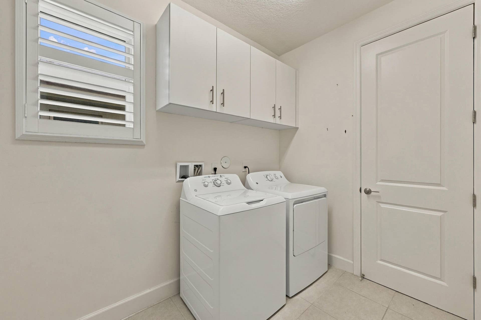 laundry room plus cabinets