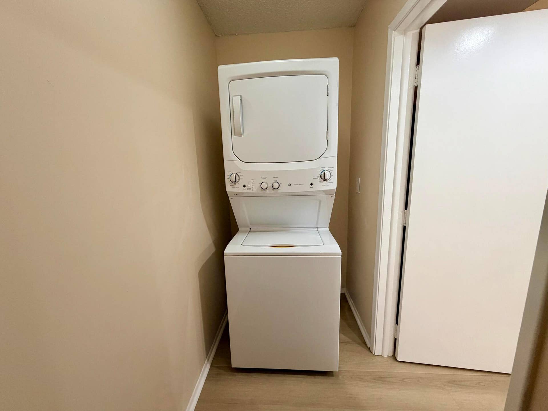 777 S Federal Highway, #RP407, Pompano Beach, FL 33062 Laundry room