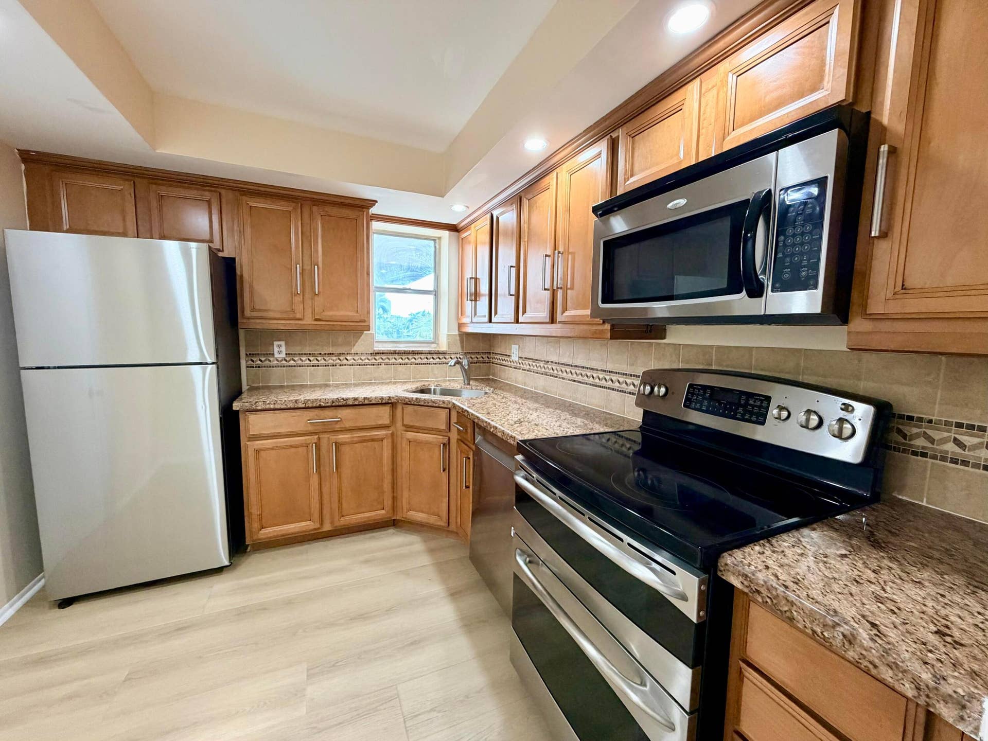 777 S Federal Highway, #RP407, Pompano Beach, FL 33062 Kitchen