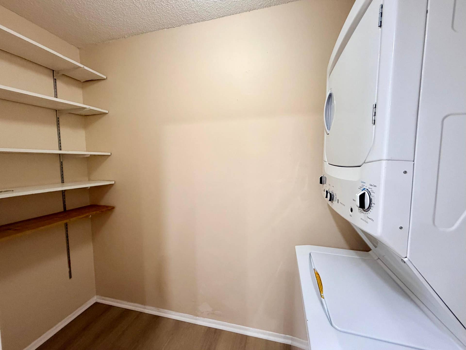 777 S Federal Highway, #RP407, Pompano Beach, FL 33062 Laundry room