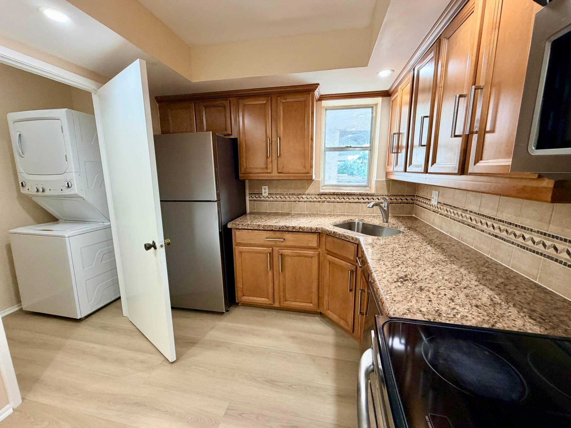 777 S Federal Highway, #RP407, Pompano Beach, FL 33062 Kitchen