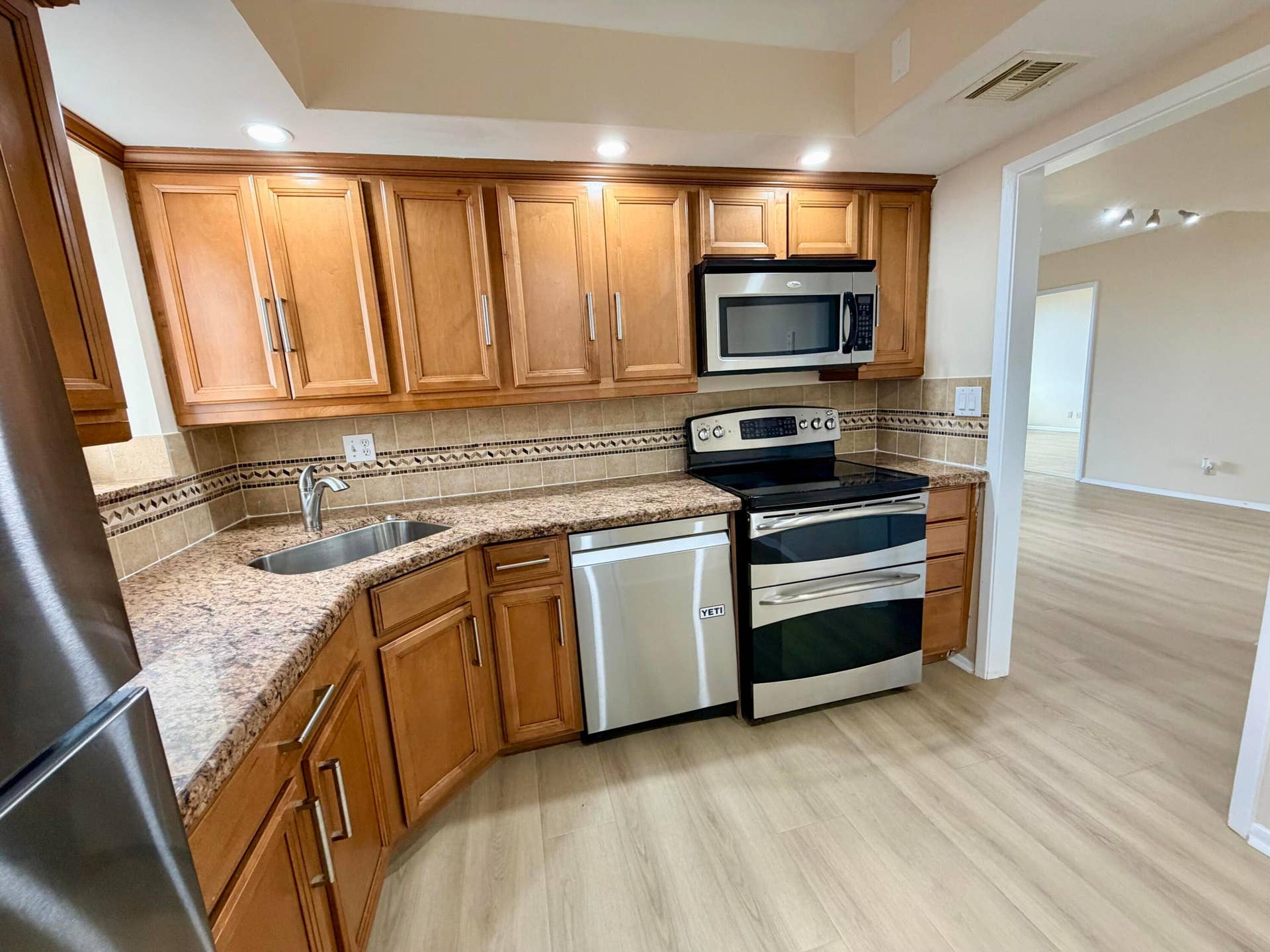 777 S Federal Highway, #RP407, Pompano Beach, FL 33062 Kitchen