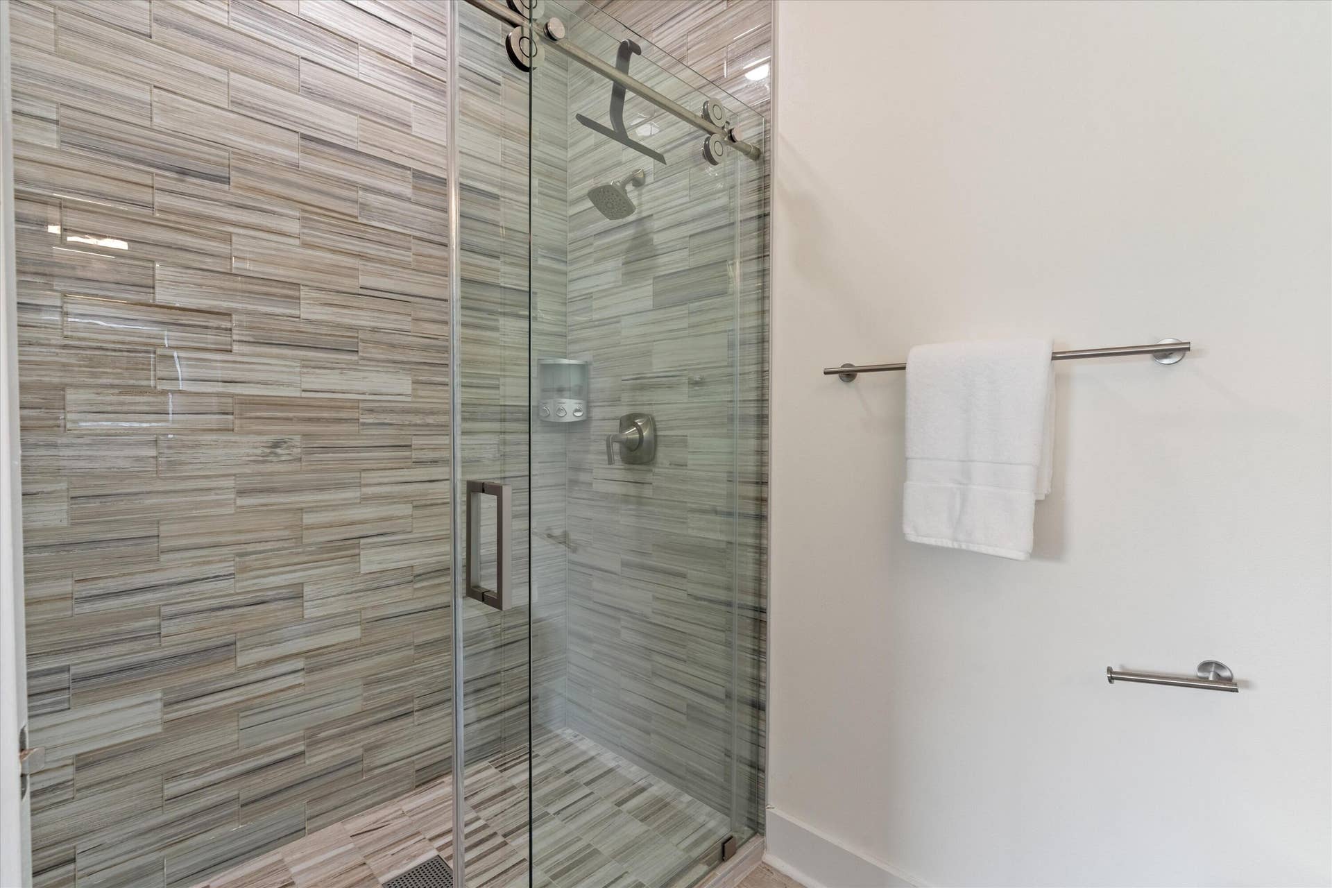 Photo 22 - primary bathroom