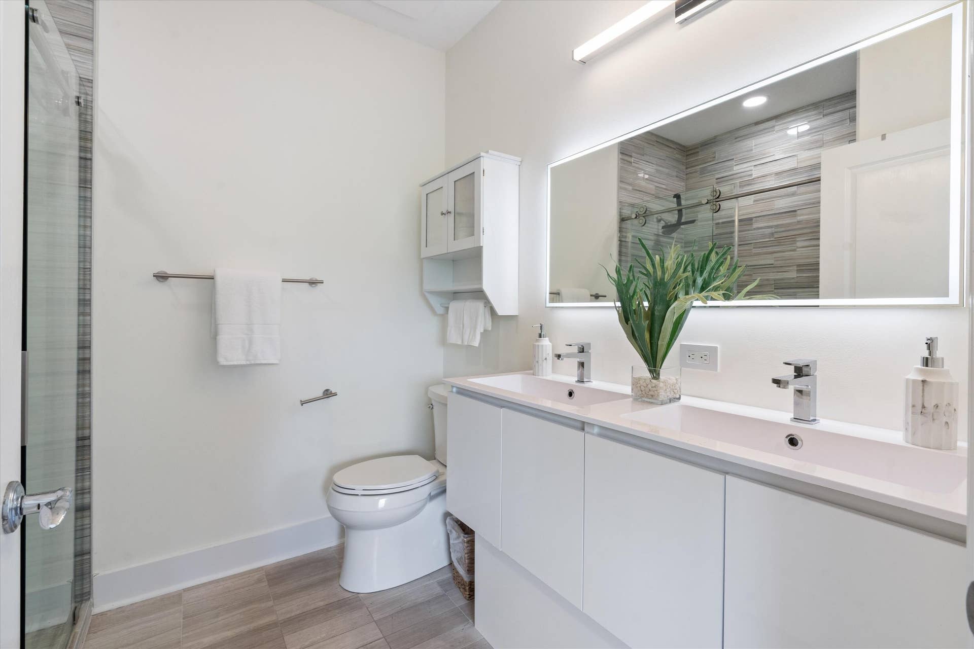 Photo 21 - primary bathroom
