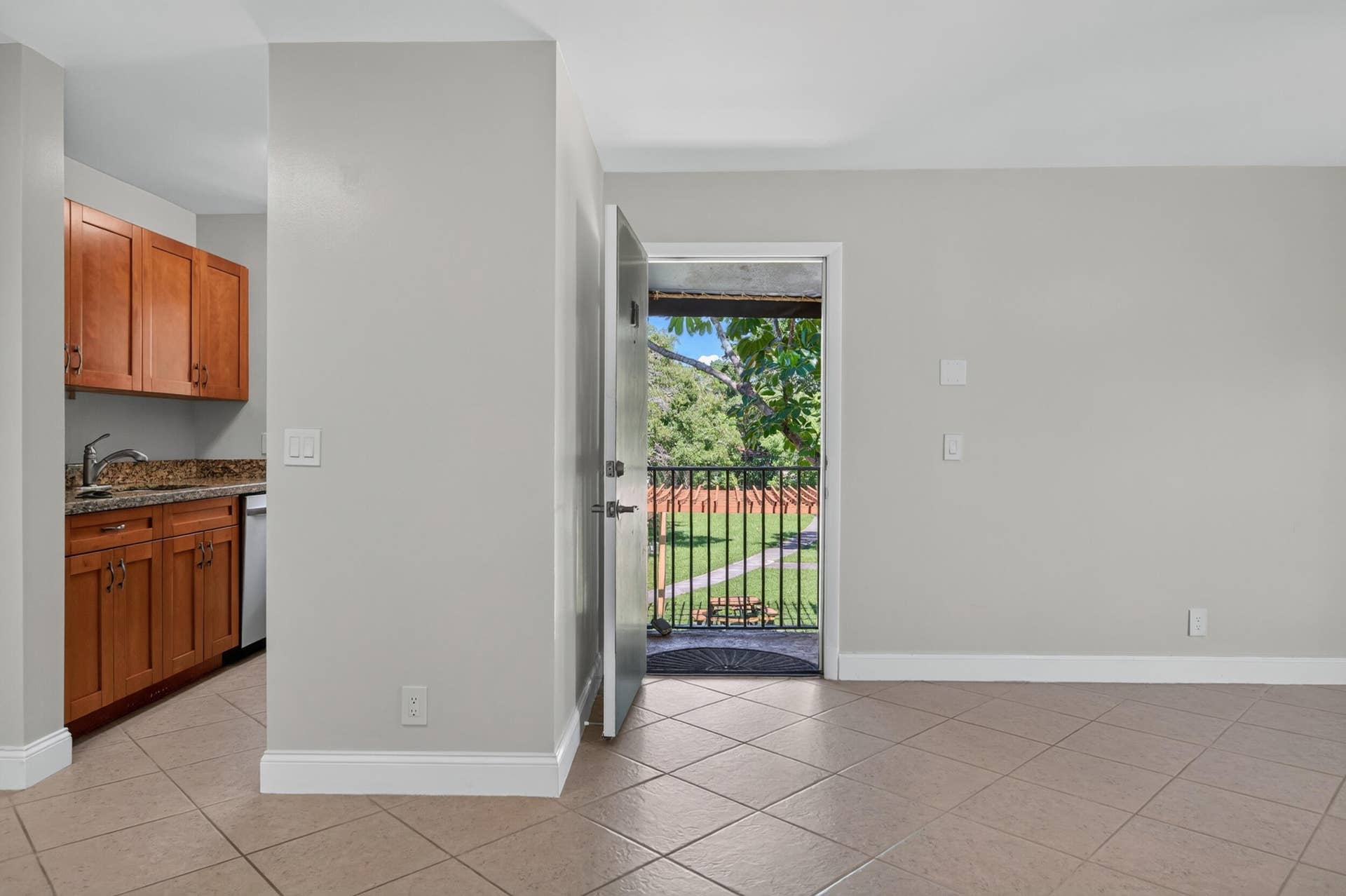 10717 Cleary Boulevard, #211, Plantation, Plantation, FL 33324 10717 unit 211-14
