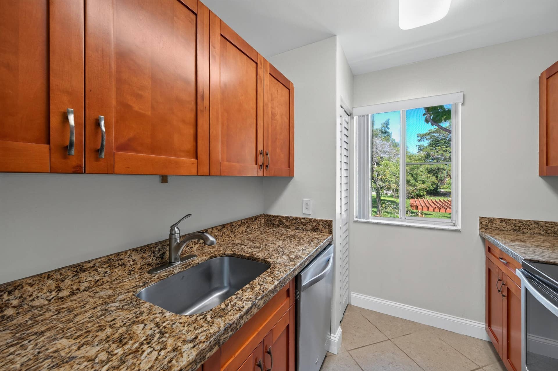 10717 Cleary Boulevard, #211, Plantation, Plantation, FL 33324 10717 unit 211-19