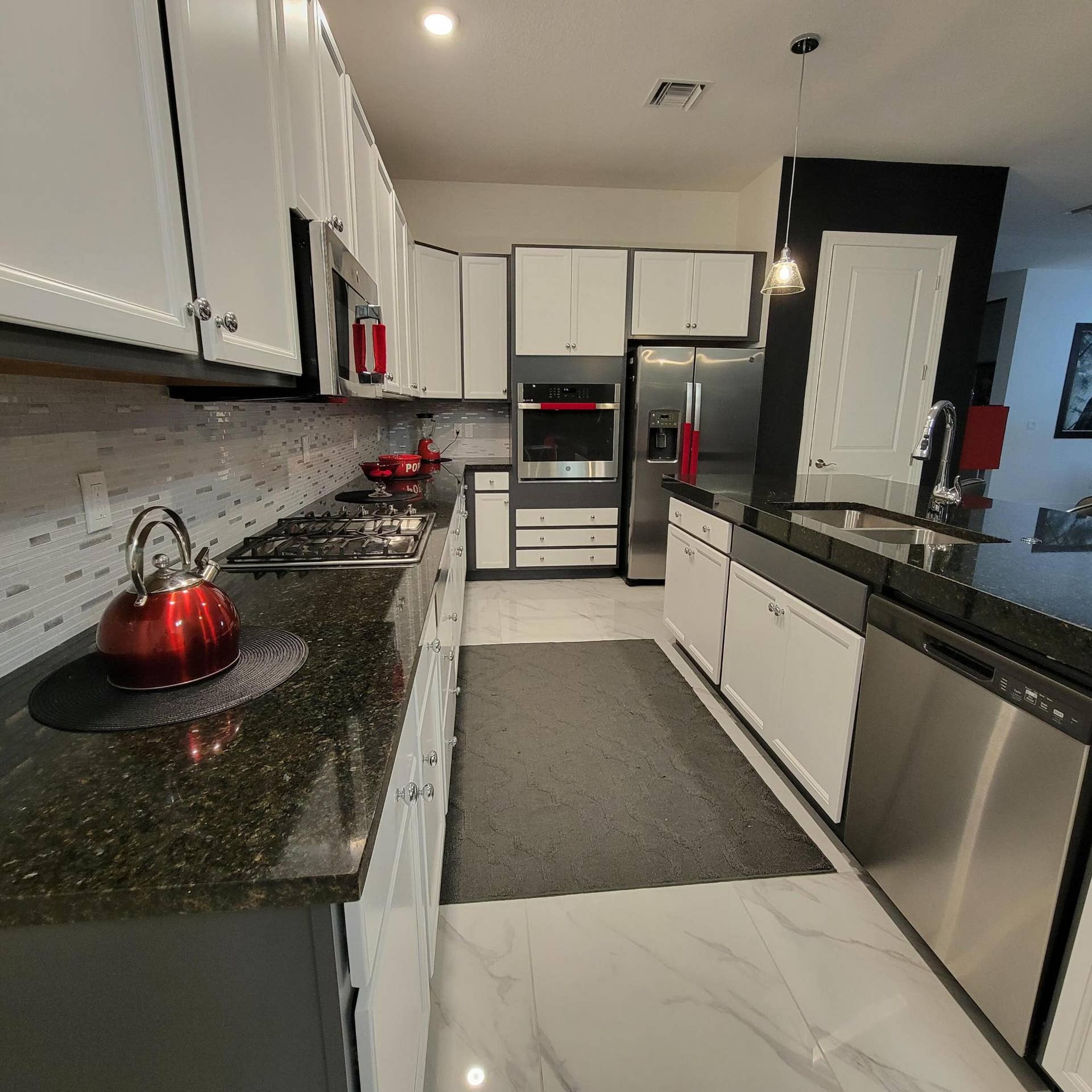 15750 LONGBOAT KEY Drive, Westlake, FL 33470 kitchen