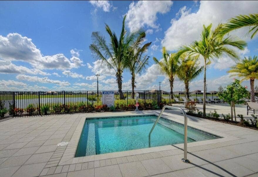 15750 LONGBOAT KEY Drive, Westlake, FL 33470 Jacuzzi