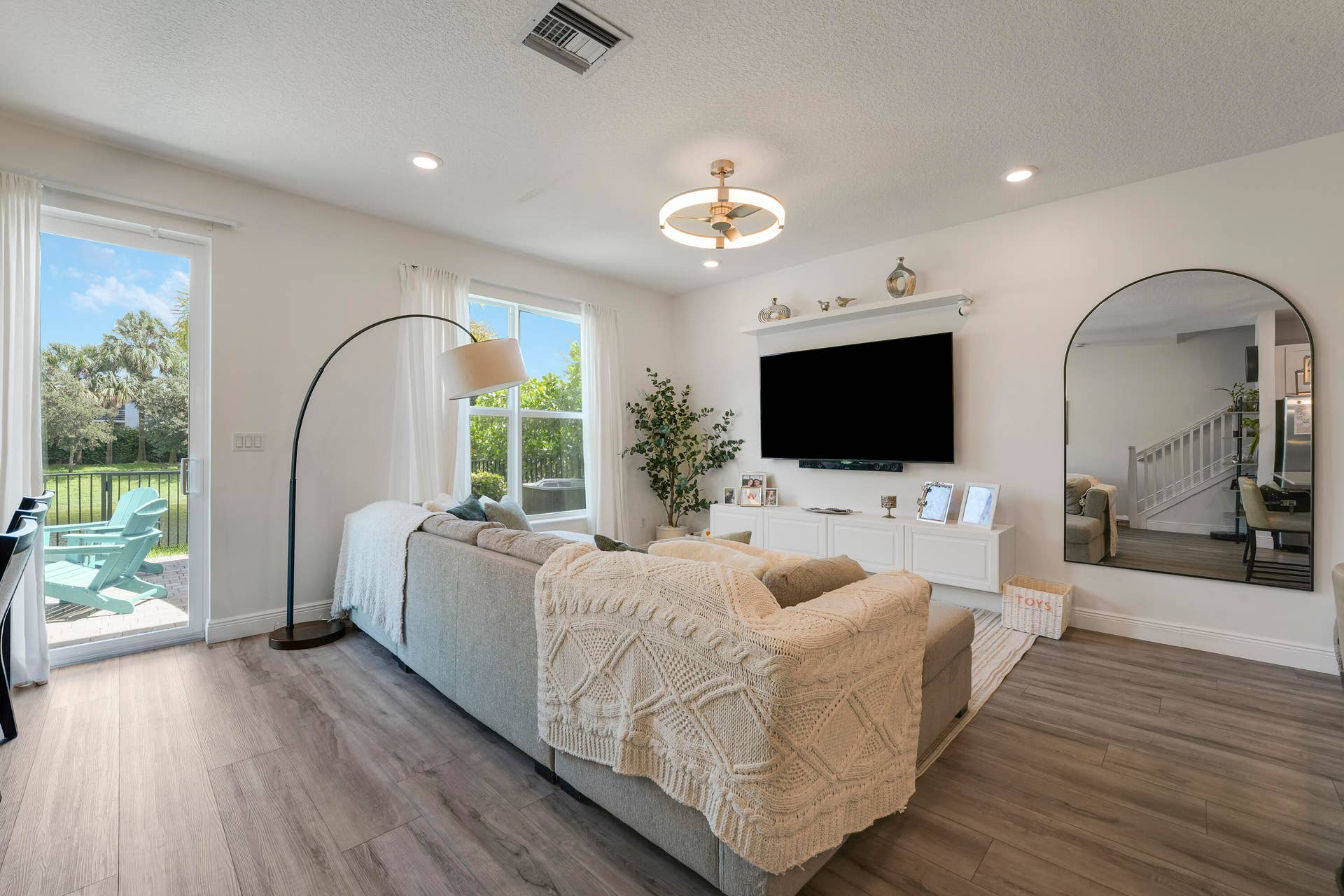 Living Rm-1