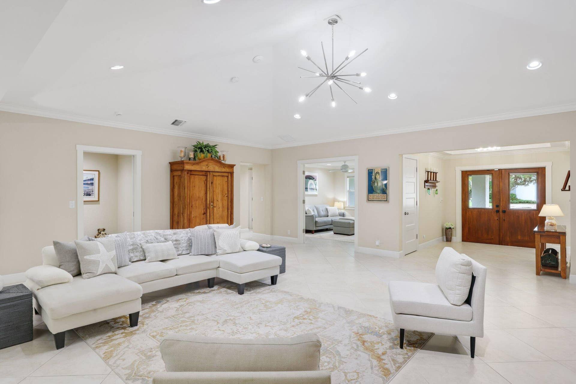 4535 Oak Tree Court, Delray Beach, FL 33445 Living Room