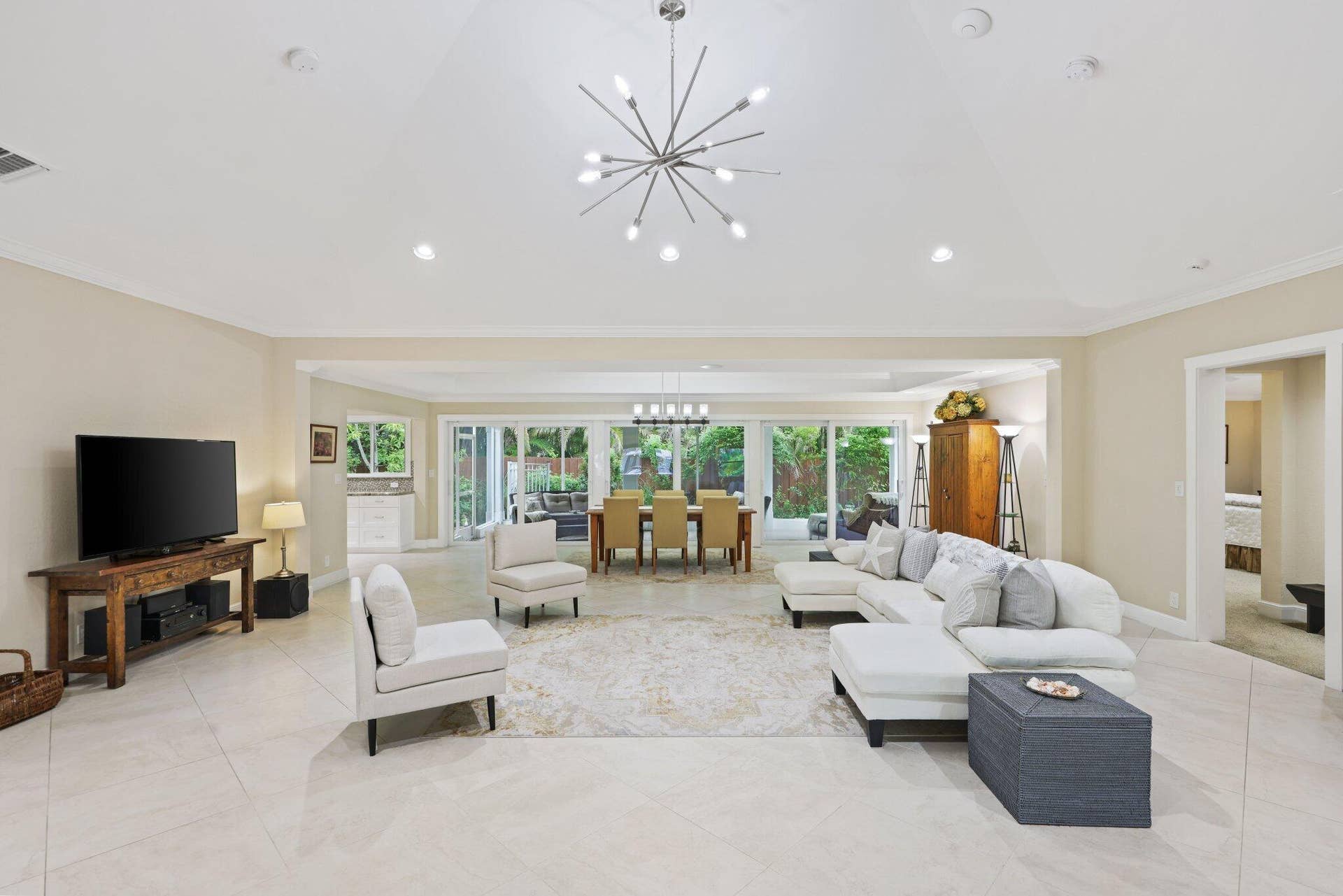 4535 Oak Tree Court, Delray Beach, FL 33445 Living Room