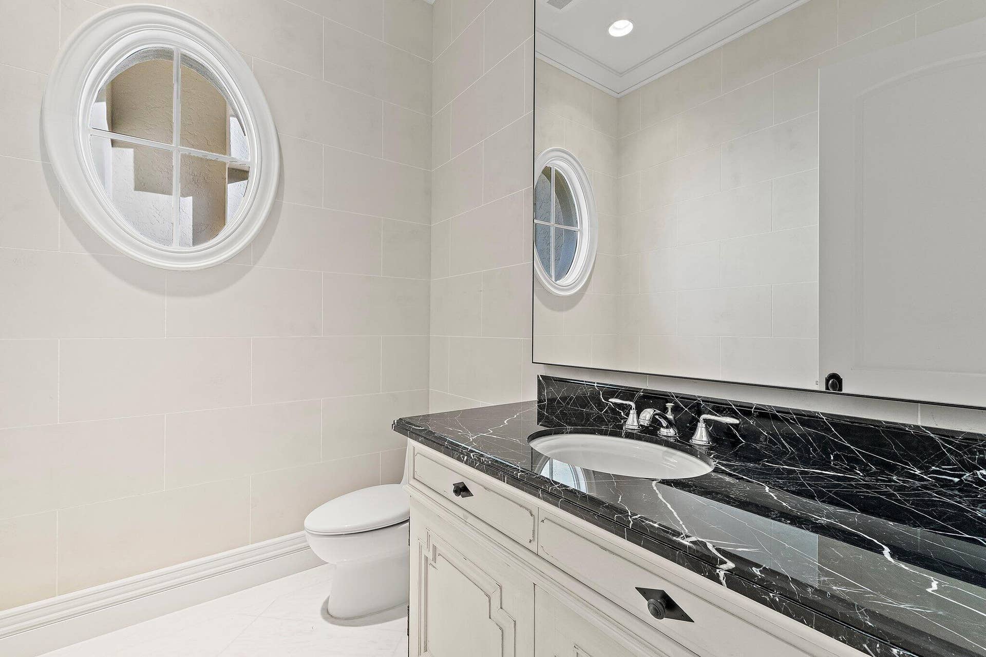 146 Bears Club Drive, Jupiter, FL 33477 Powder Room off of Family Room