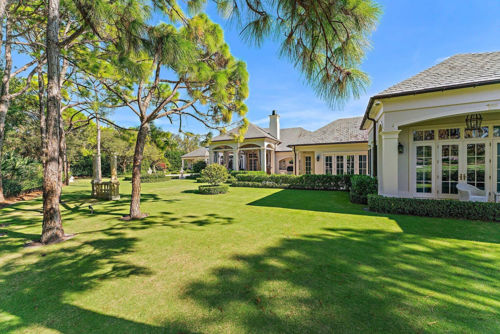 146 Bears Club Drive, Jupiter, FL 33477 Rear Lawn