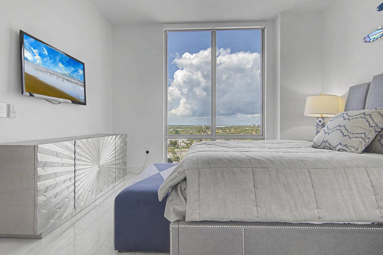 3 WATER CLUB Way, #1201, North Palm Beach, FL 33408 50-3-Water-Club-53