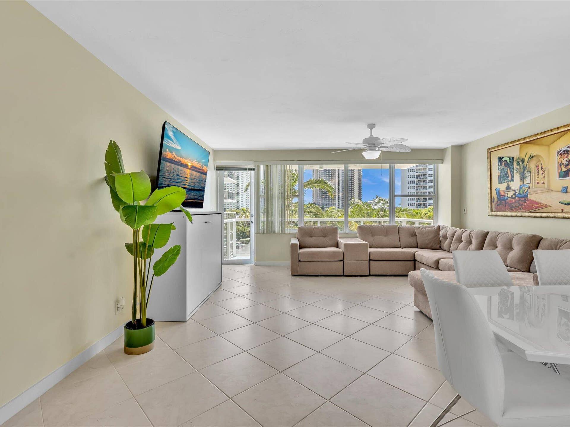 3300 NE 36th Street, #420, Fort Lauderdale, FL 33308 Large Diagonal Ceramic Tile