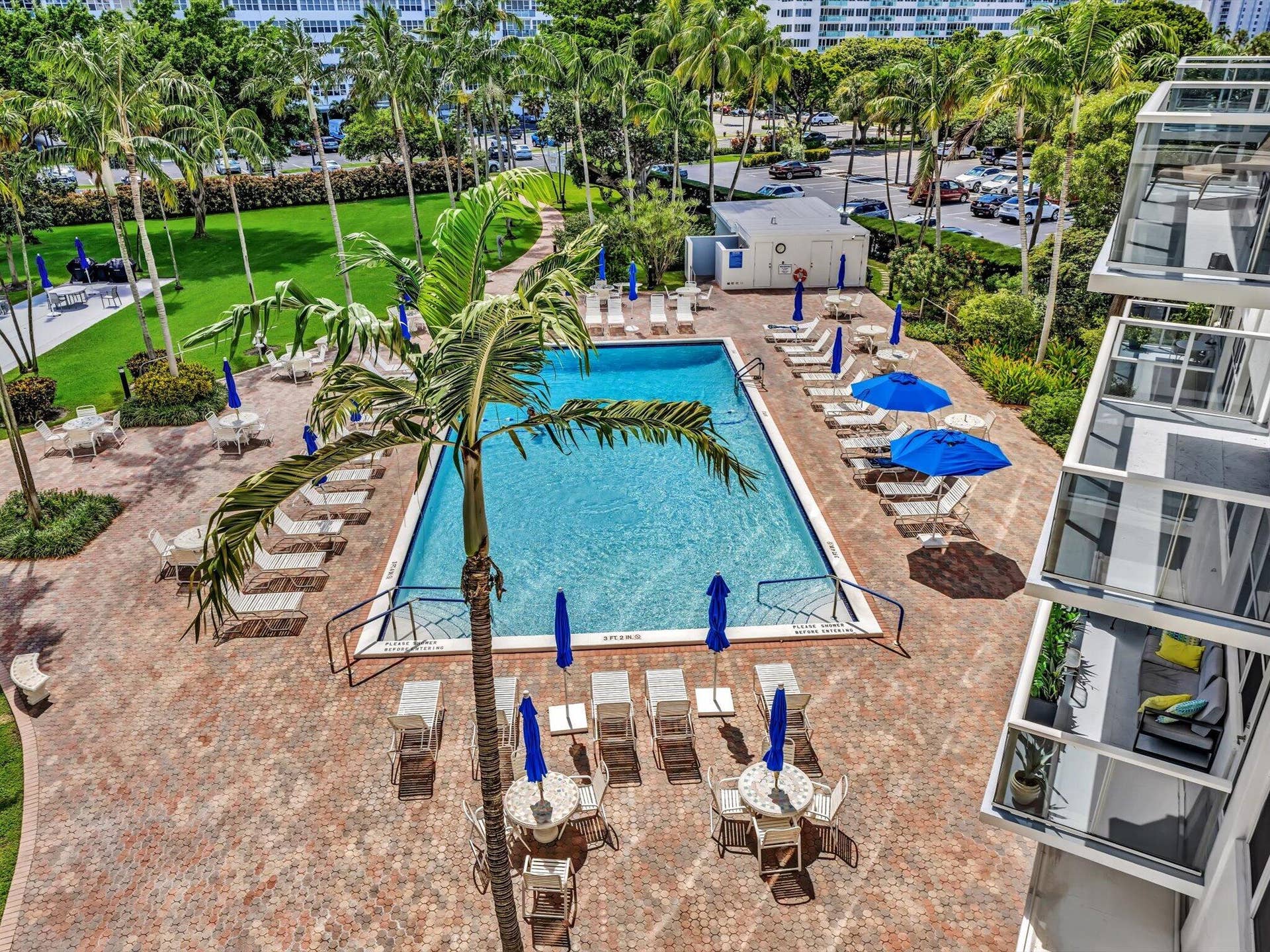 3300 NE 36th Street, #420, Fort Lauderdale, FL 33308 Pool view