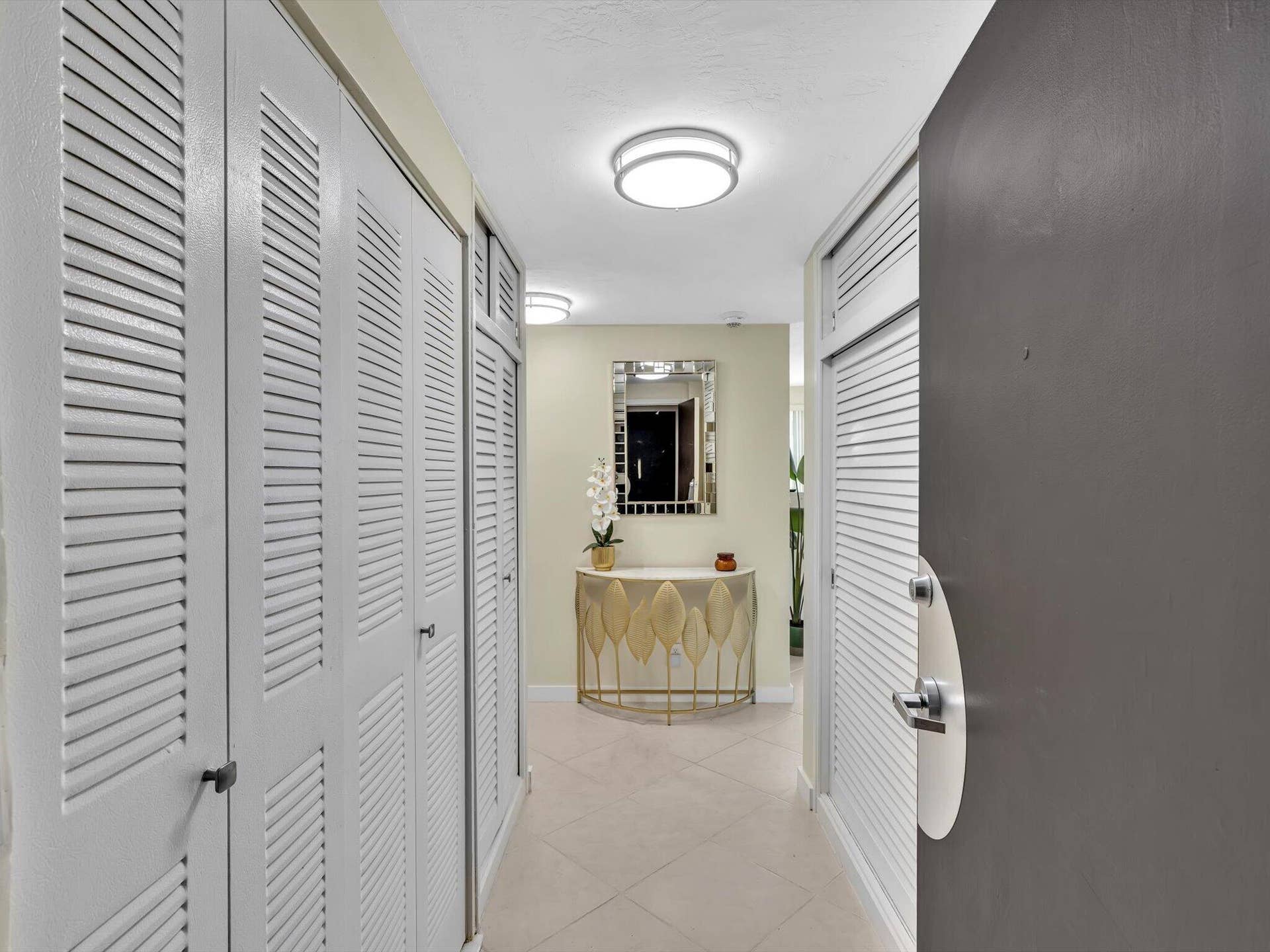 3300 NE 36th Street, #420, Fort Lauderdale, FL 33308 Formal Entry Foyer