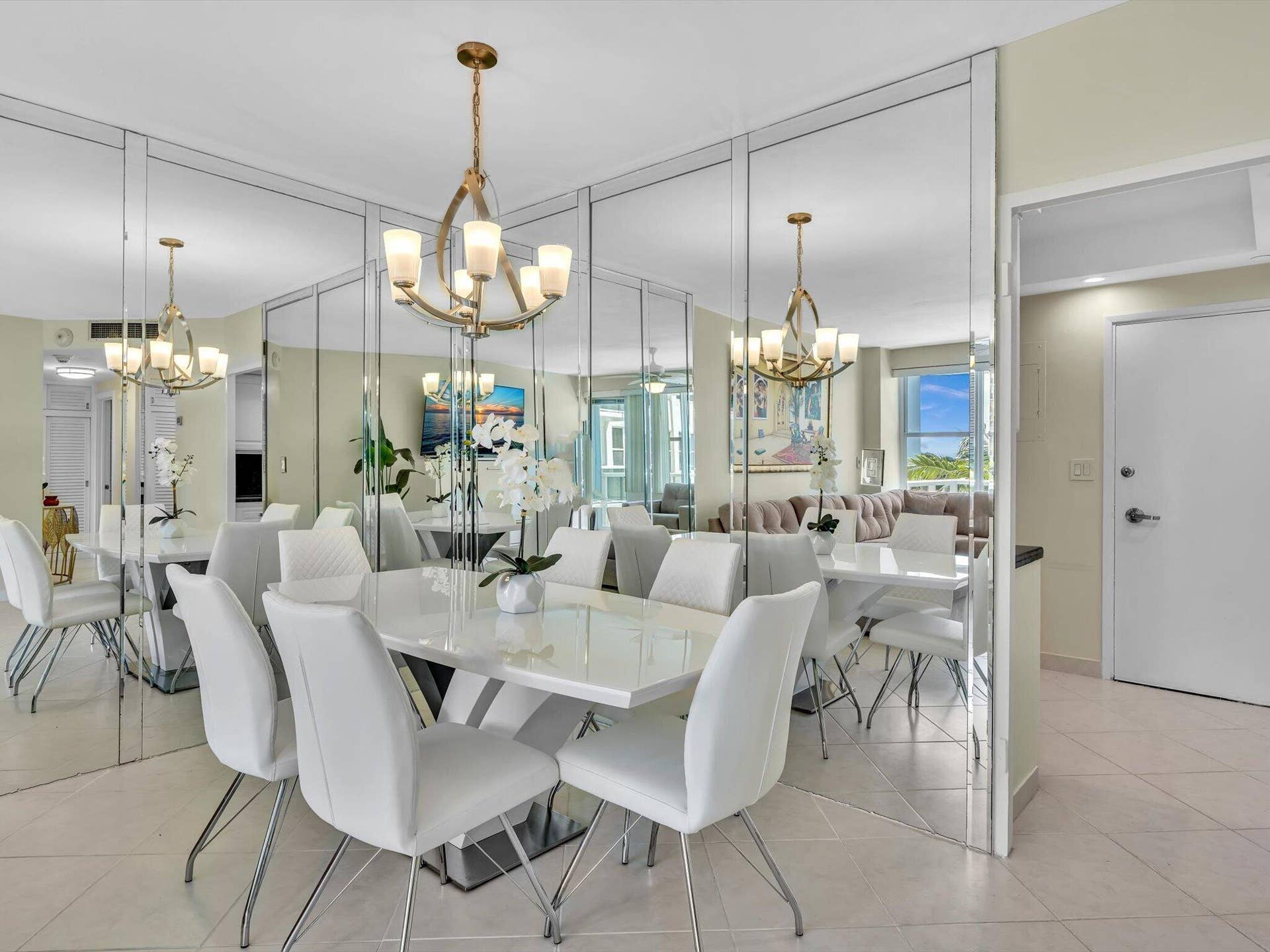 3300 NE 36th Street, #420, Fort Lauderdale, FL 33308 Dinin Area