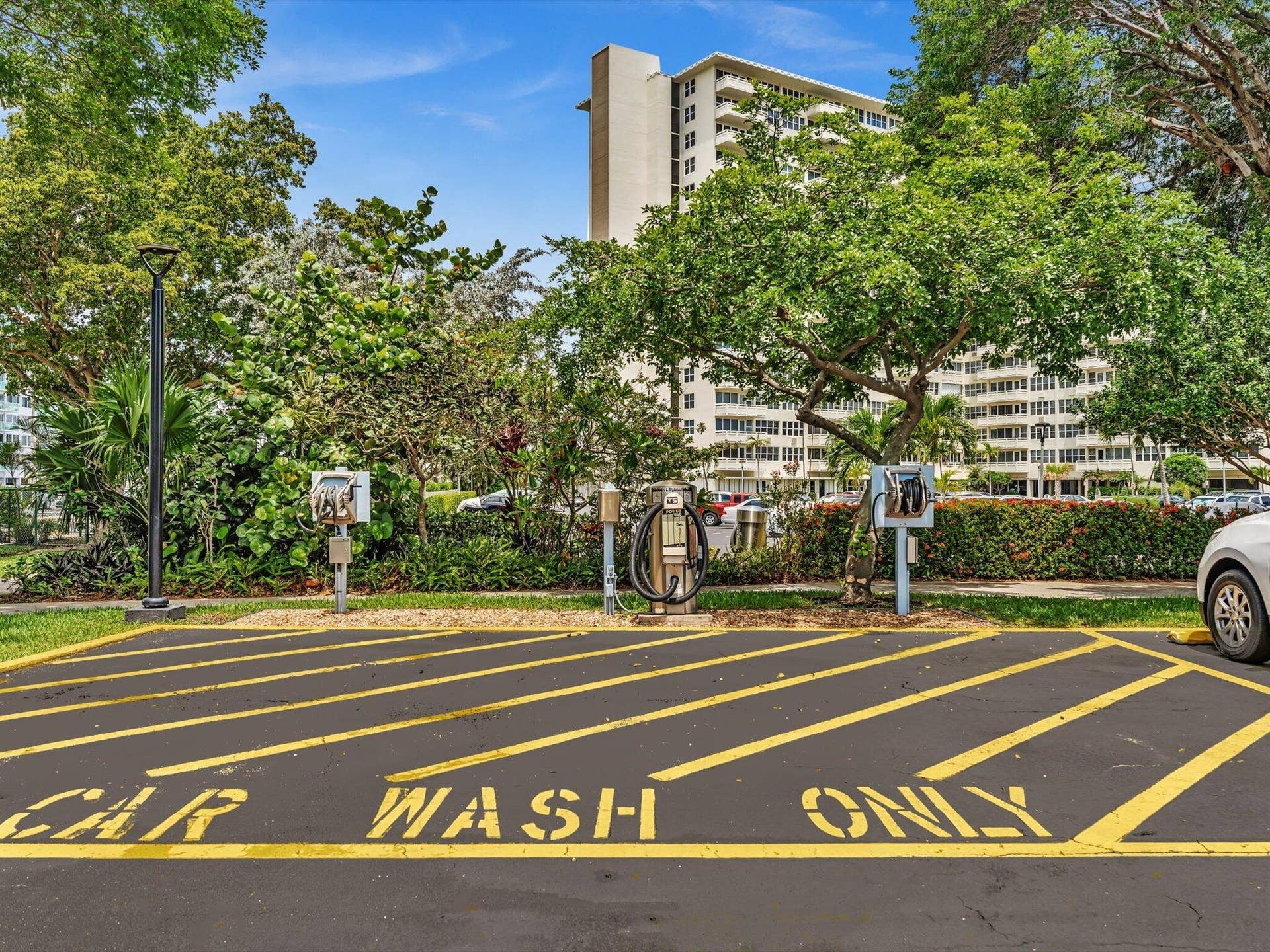 3300 NE 36th Street, #420, Fort Lauderdale, FL 33308 Free car wash