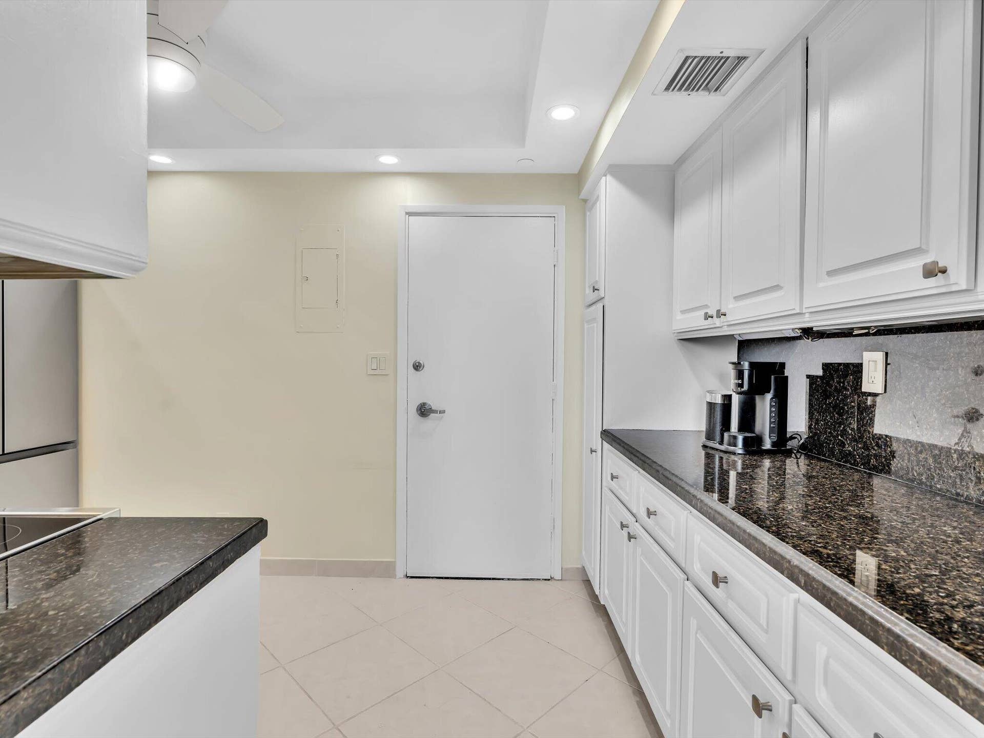3300 NE 36th Street, #420, Fort Lauderdale, FL 33308 Kitchen entrance