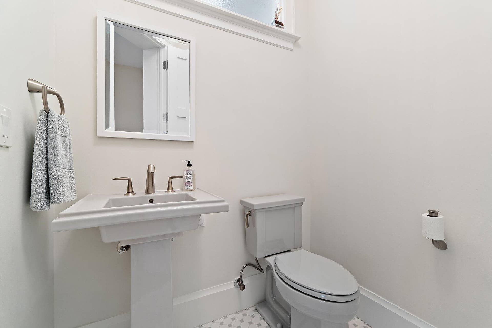 12200 SE BIRKDALE Run, Jupiter, FL 33469 Powder Room