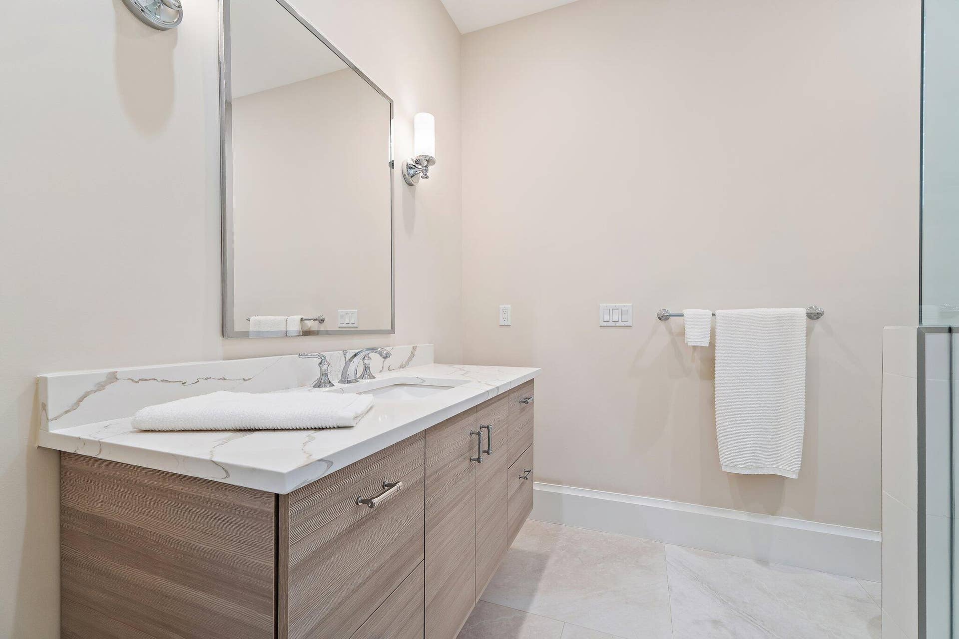 12200 SE BIRKDALE Run, Jupiter, FL 33469 Guest Bath 1