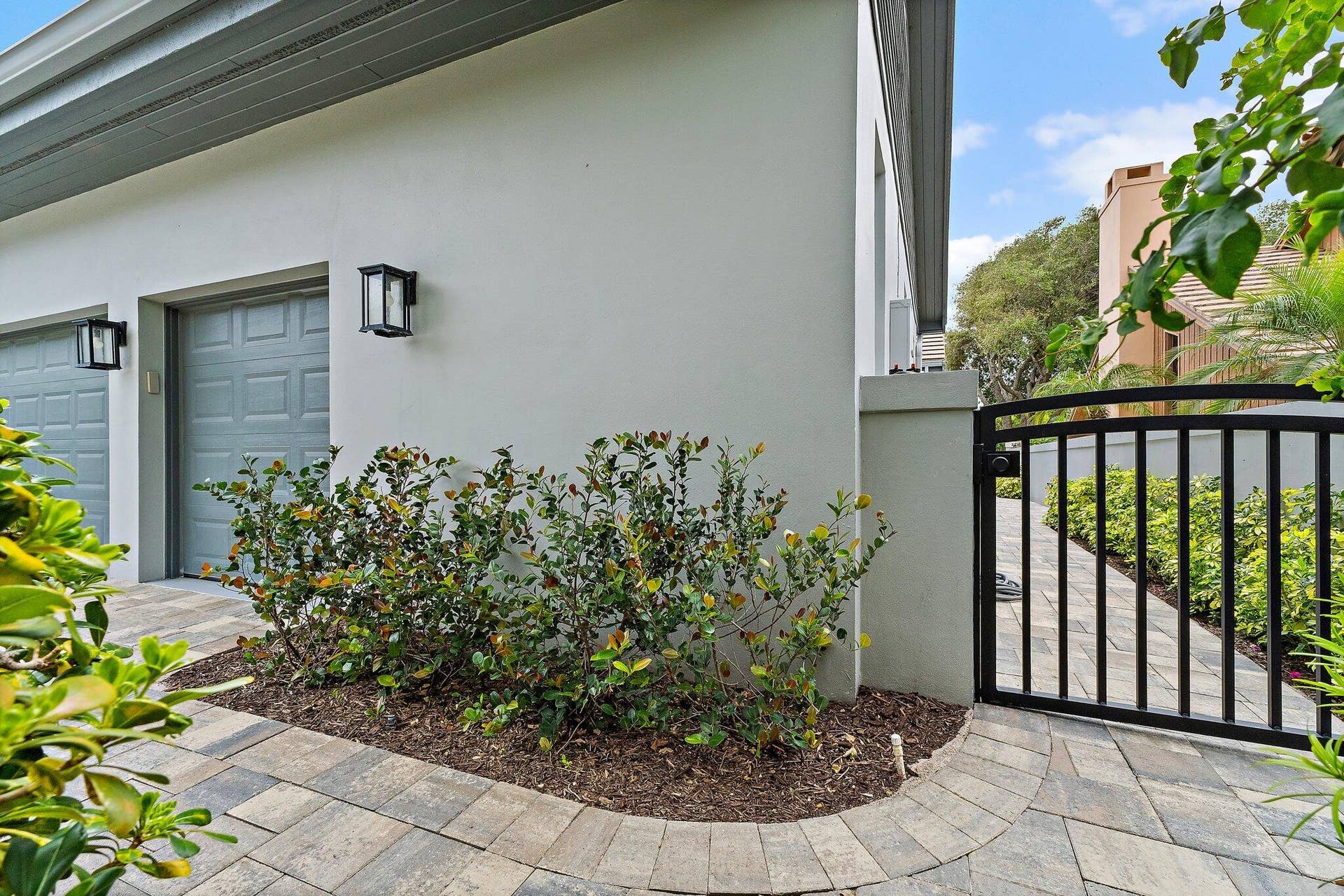 12200 SE BIRKDALE Run, Jupiter, FL 33469 Front Gate Entry