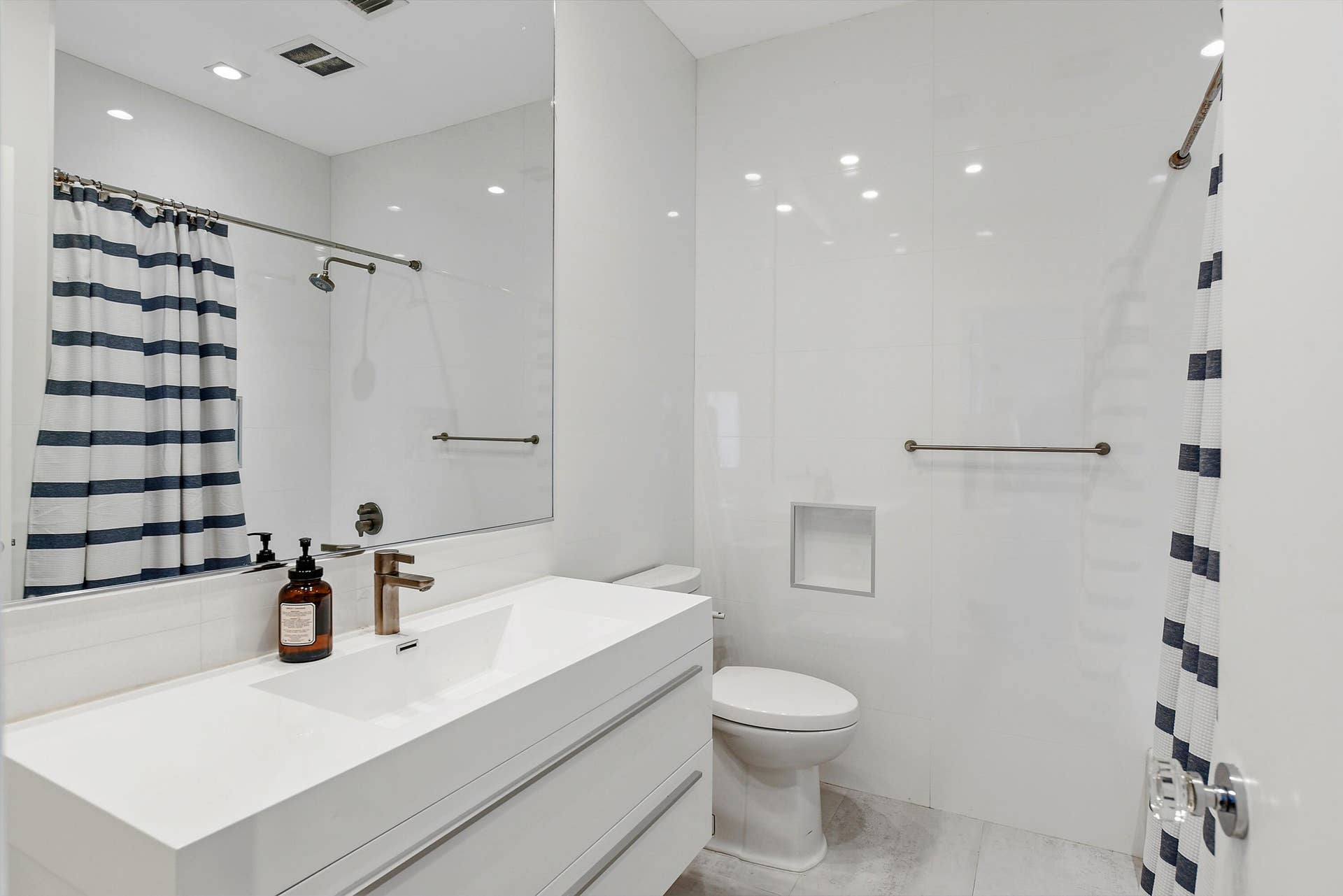 17771 Foxborough Lane, Boca Raton, FL 33496 en suite bathroom
