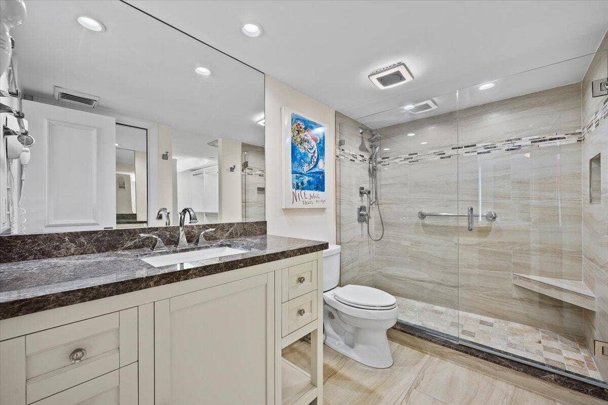 450 OCEAN Drive, #PH3, Juno Beach, FL 33408 Master Bathroom