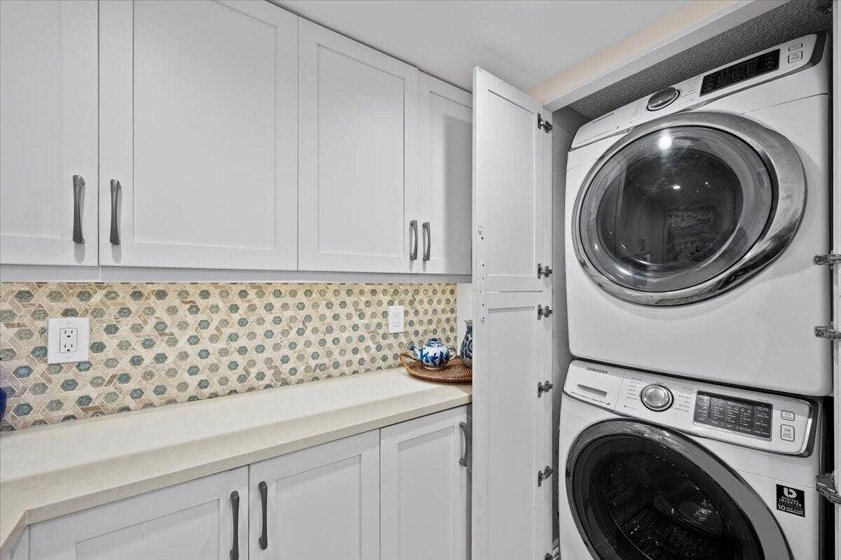 450 OCEAN Drive, #PH3, Juno Beach, FL 33408 Washer/Dryer in Kitchen