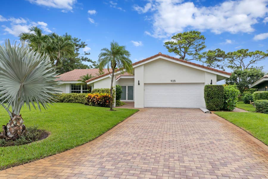 Property photo for 925 FOXPOINTE Circle, Delray Beach, FL