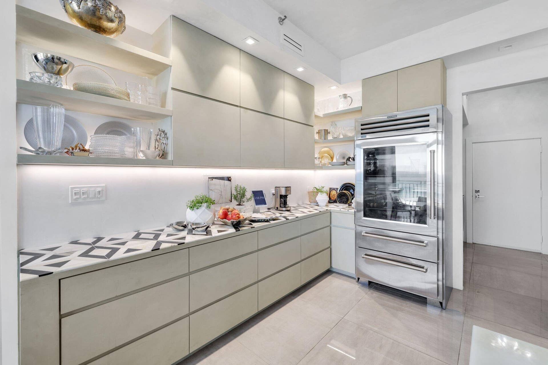 19750 S BEACH Road, #7050, Tequesta, FL 33469 Great Counter space