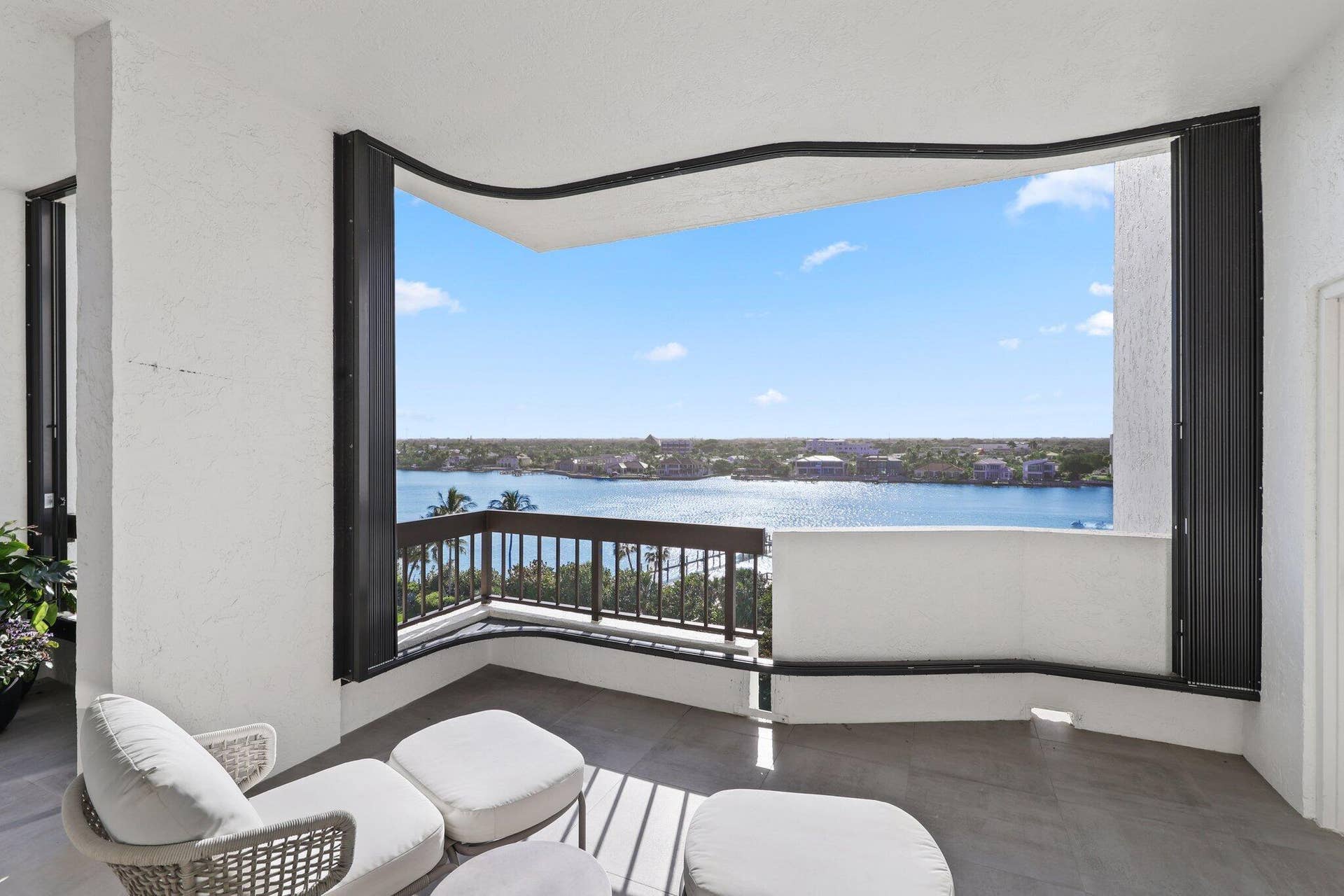 19750 S BEACH Road, #7050, Tequesta, FL 33469 Views and Sitting Area Choices