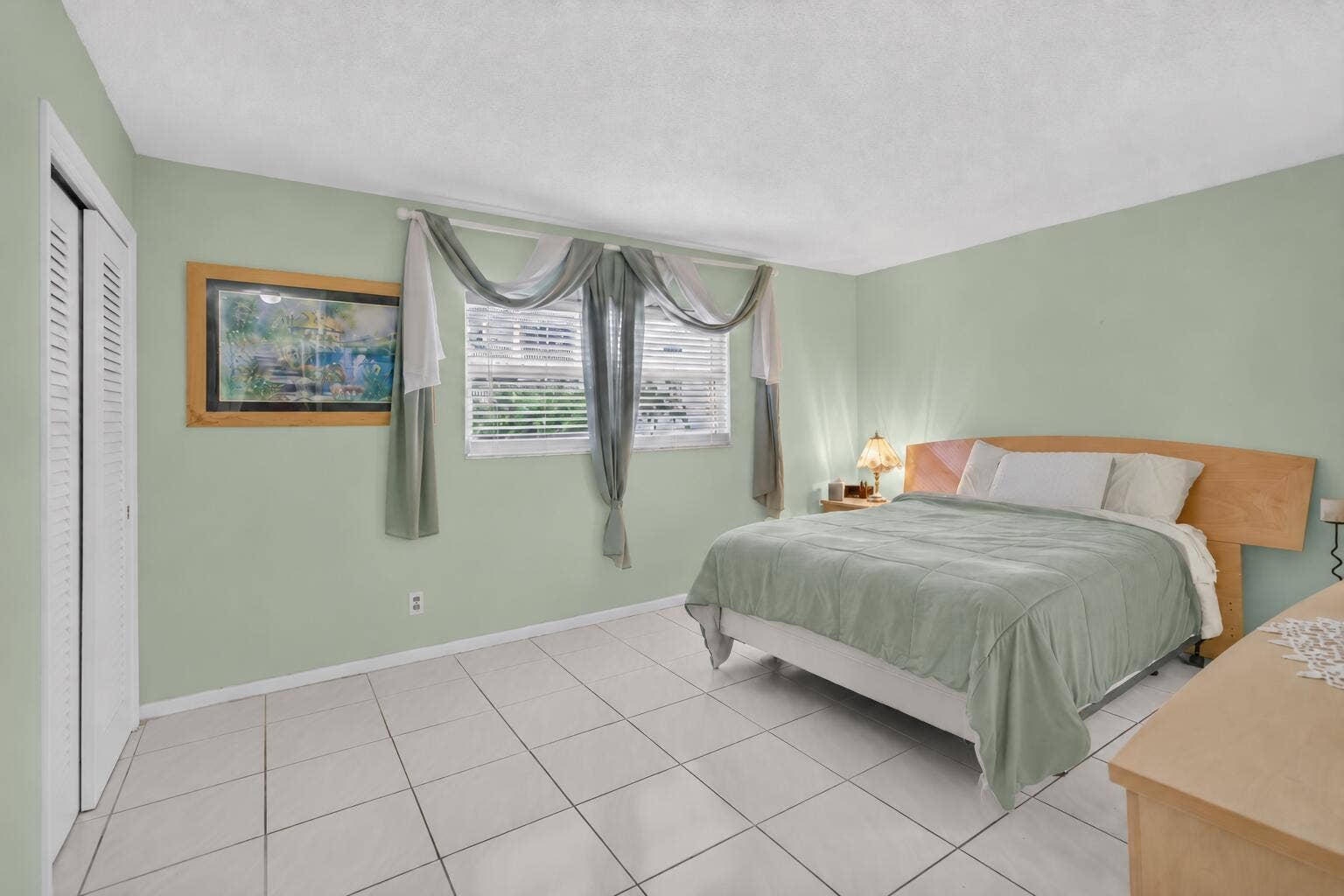 620 NE 12th Avenue, #202, Hallandale Beach, FL 33009 06eadae6-b61d-492b-933e-2068126d56a8