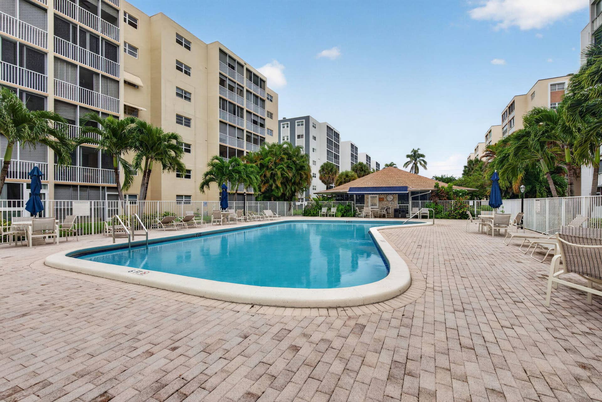 620 NE 12th Avenue, #202, Hallandale Beach, FL 33009 36-web-or-mls-_A7A6941