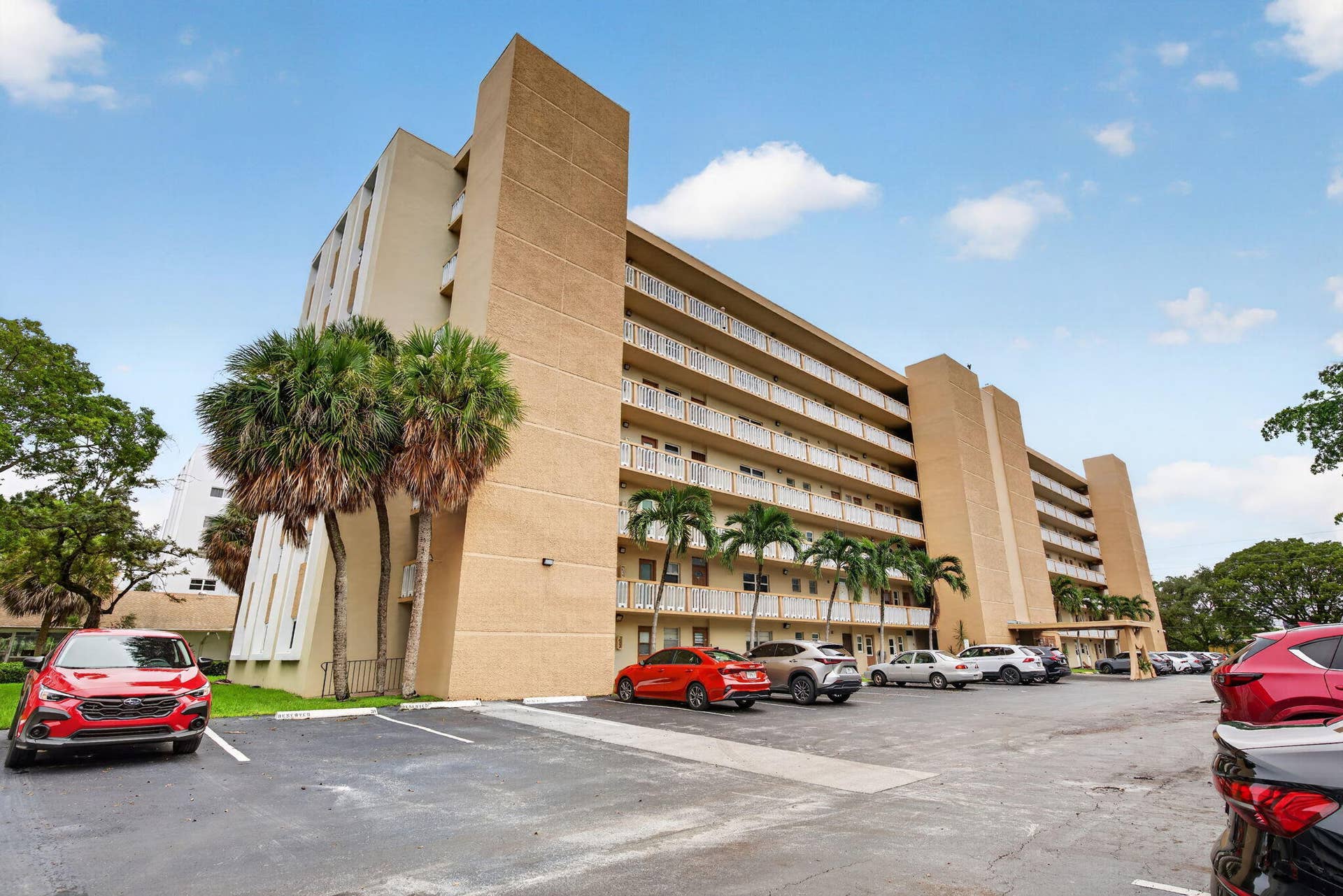 620 NE 12th Avenue, #202, Hallandale Beach, FL 33009 2-web-or-mls-_A7A6972