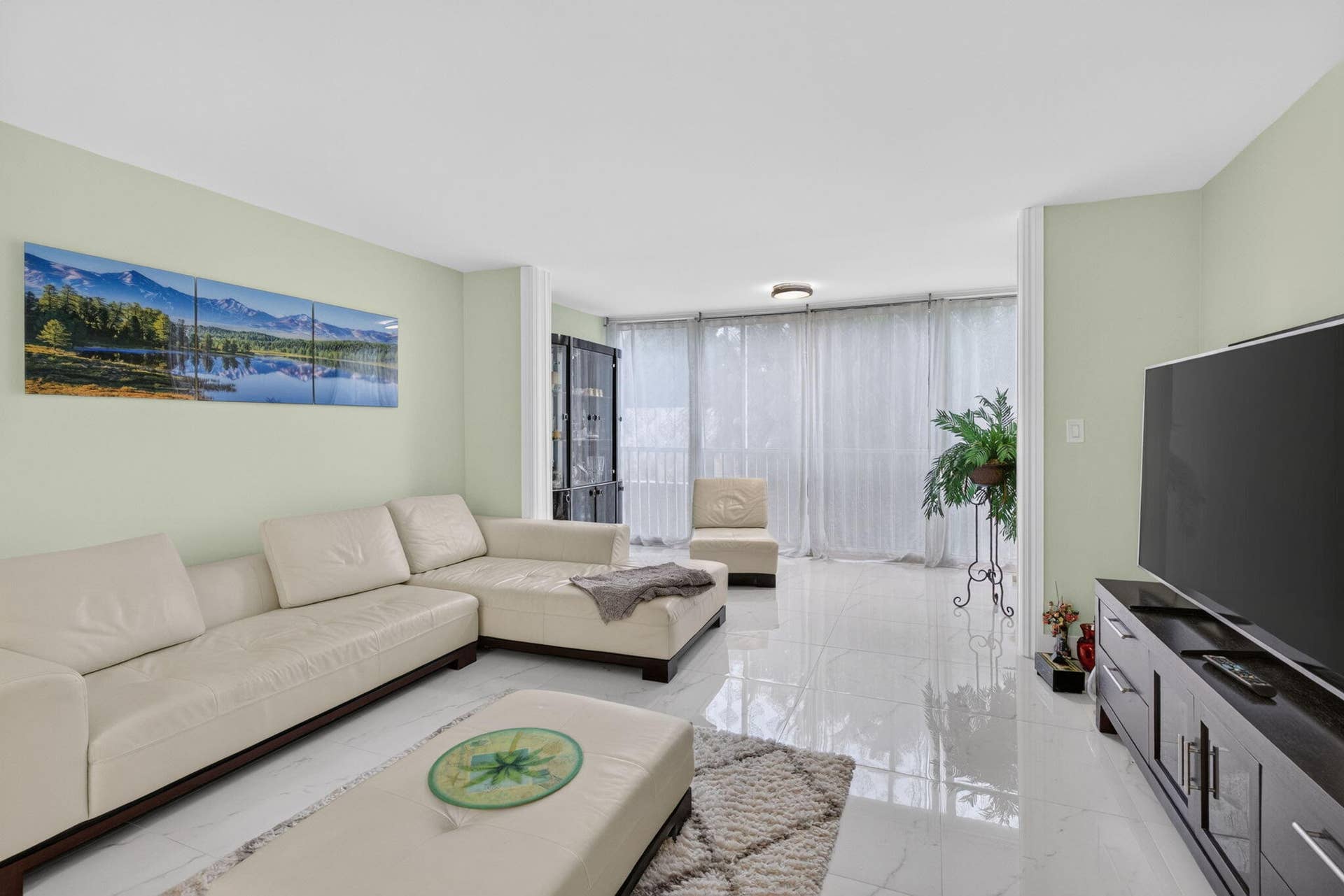 620 NE 12th Avenue, #202, Hallandale Beach, FL 33009 13-web-or-mls-_A7A6816