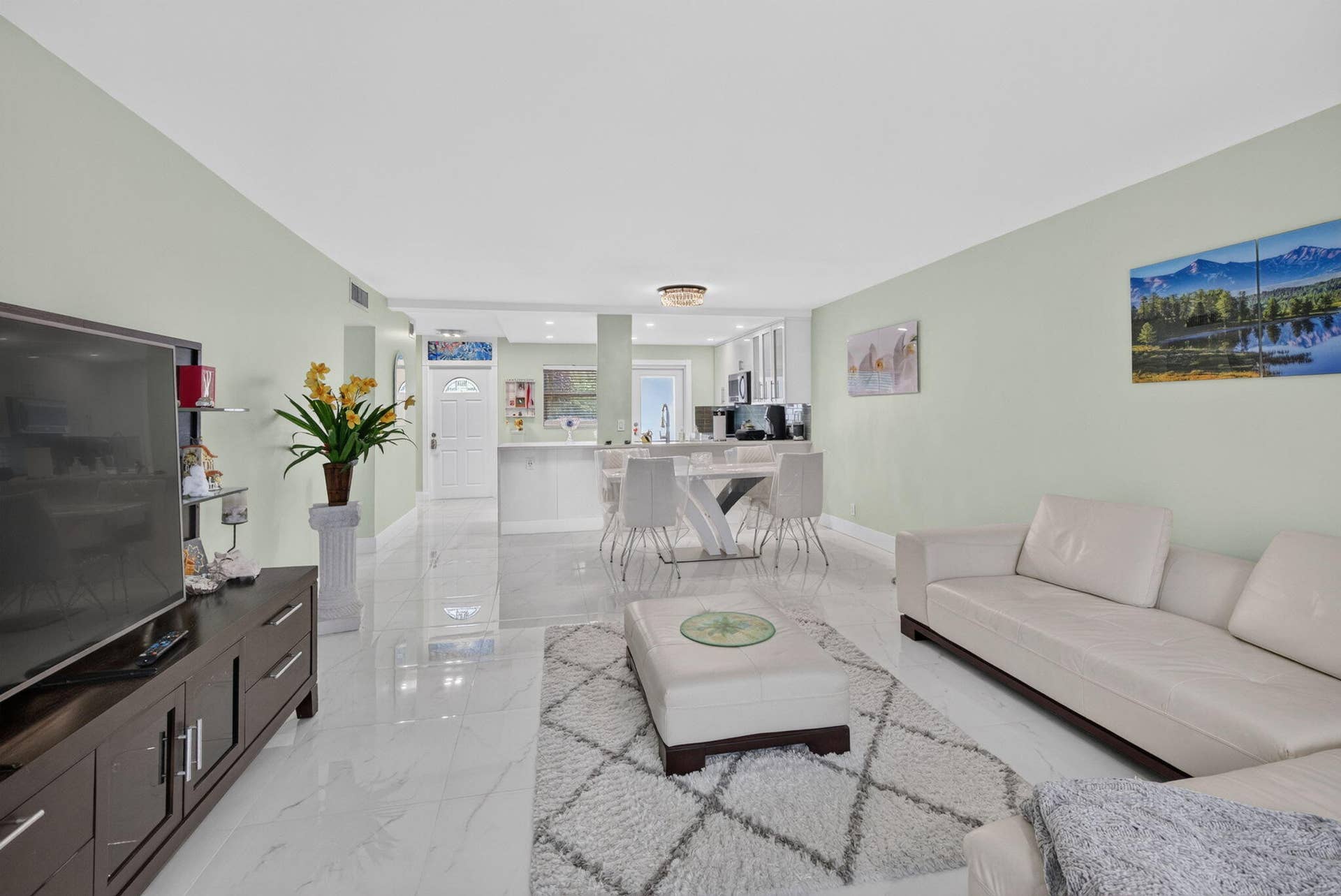 620 NE 12th Avenue, #202, Hallandale Beach, FL 33009 17-web-or-mls-_A7A6838