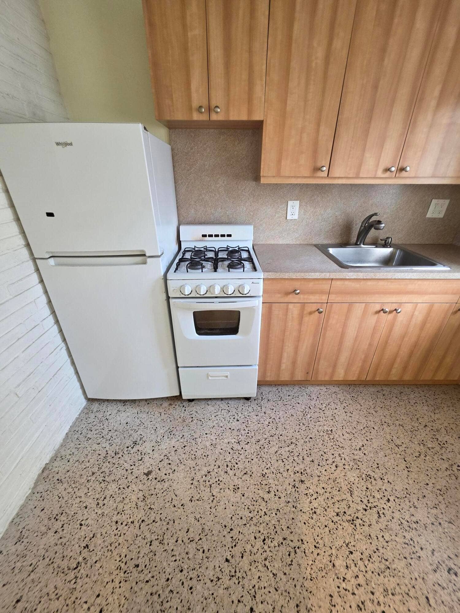 601 SE 20th Avenue, #4, Deerfield Beach, FL 33441 kitchen