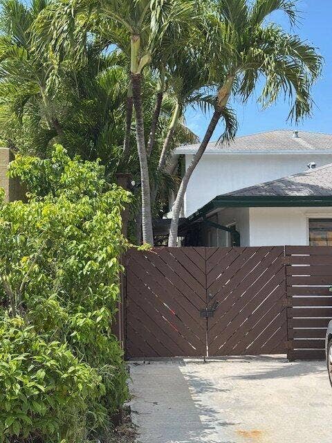 1637 NE 5th Street, #2, Fort Lauderdale, FL 33301 1