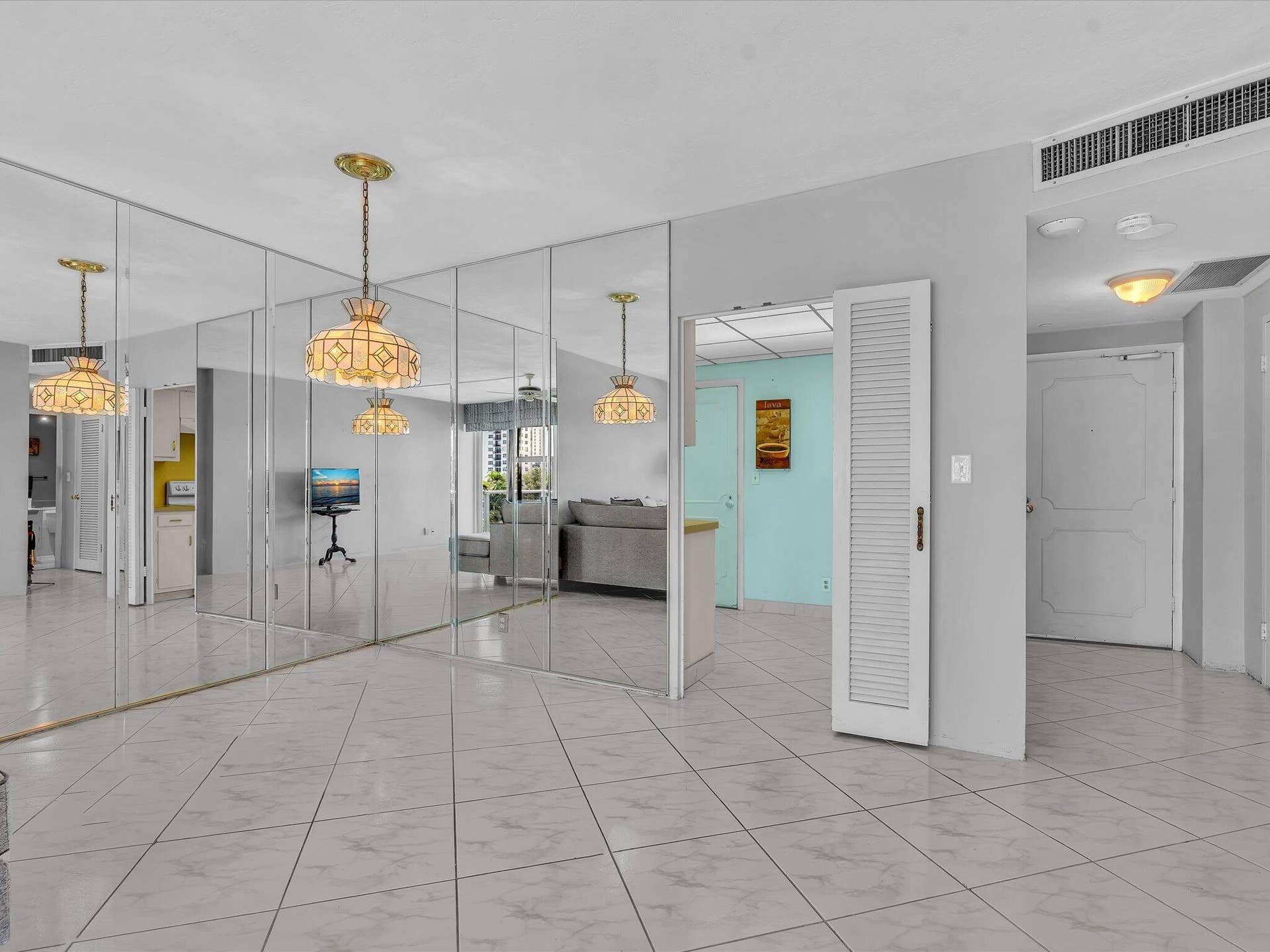 3333 NE 34TH Street, #418, Fort Lauderdale, FL 33308 Dining area