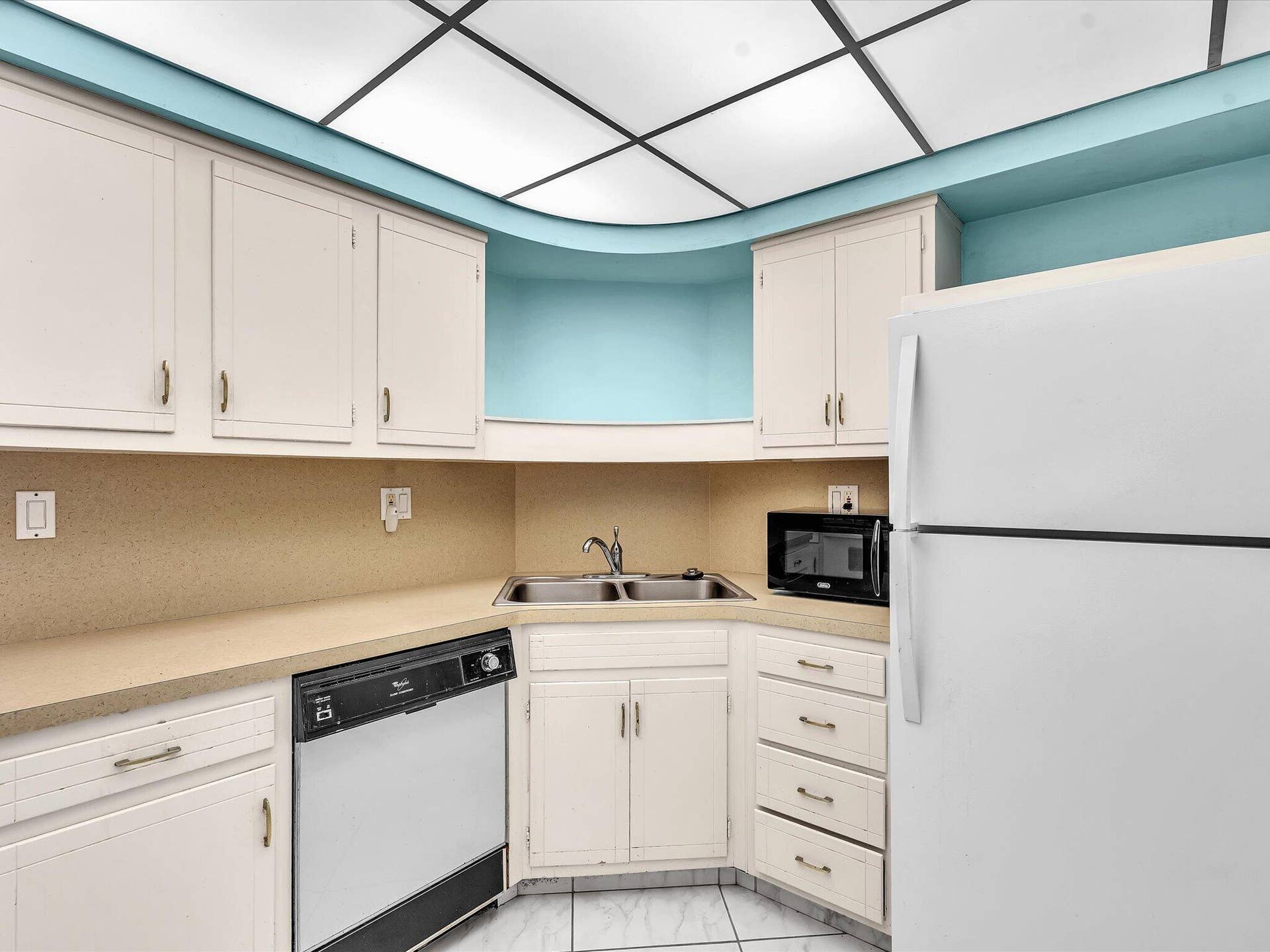 3333 NE 34TH Street, #418, Fort Lauderdale, FL 33308 Kitchen