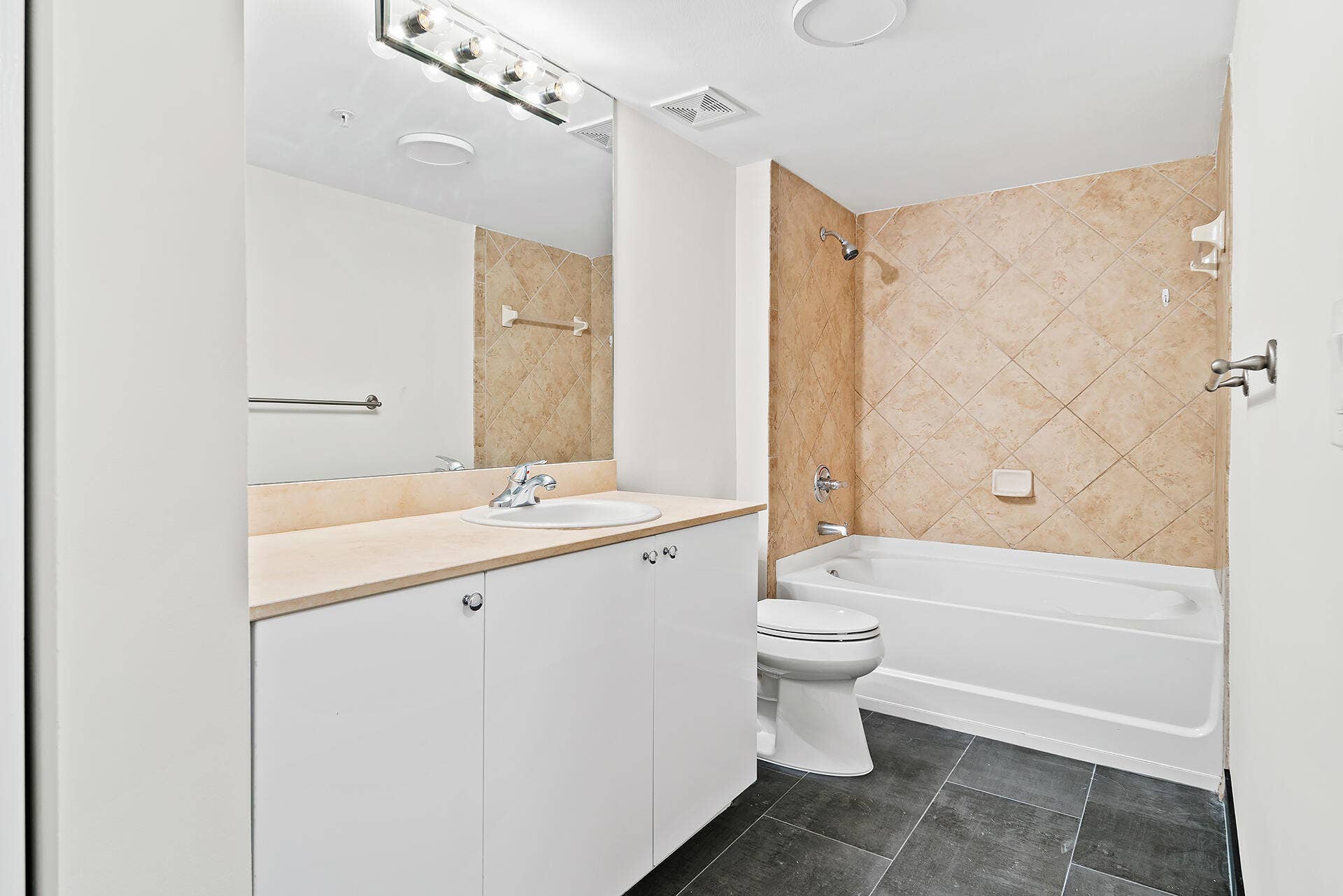 600 S Dixie Highway, #636, West Palm Beach, FL 33401 600-S-DIXIE-HWY-636-33401-022