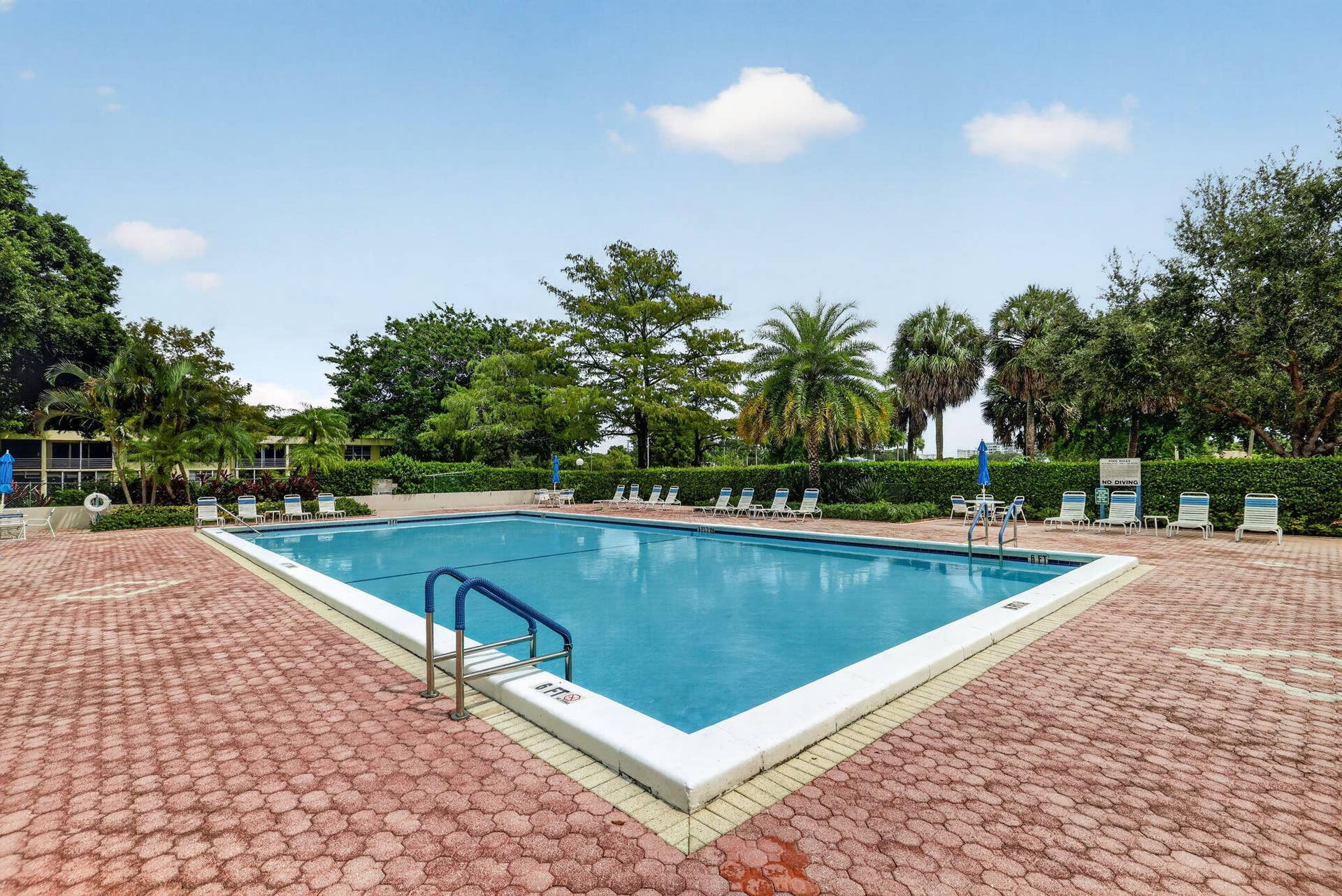 575 Oaks Lane, #102, Pompano Beach, FL 33069 39-web-or-mls-8I8A8332