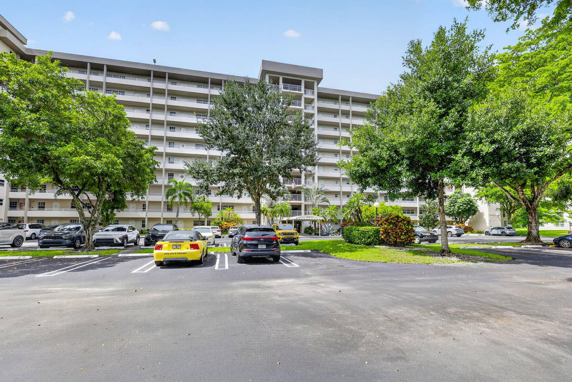 575 Oaks Lane, #102, Pompano Beach, FL 33069 1-web-or-mls-8I8A8096