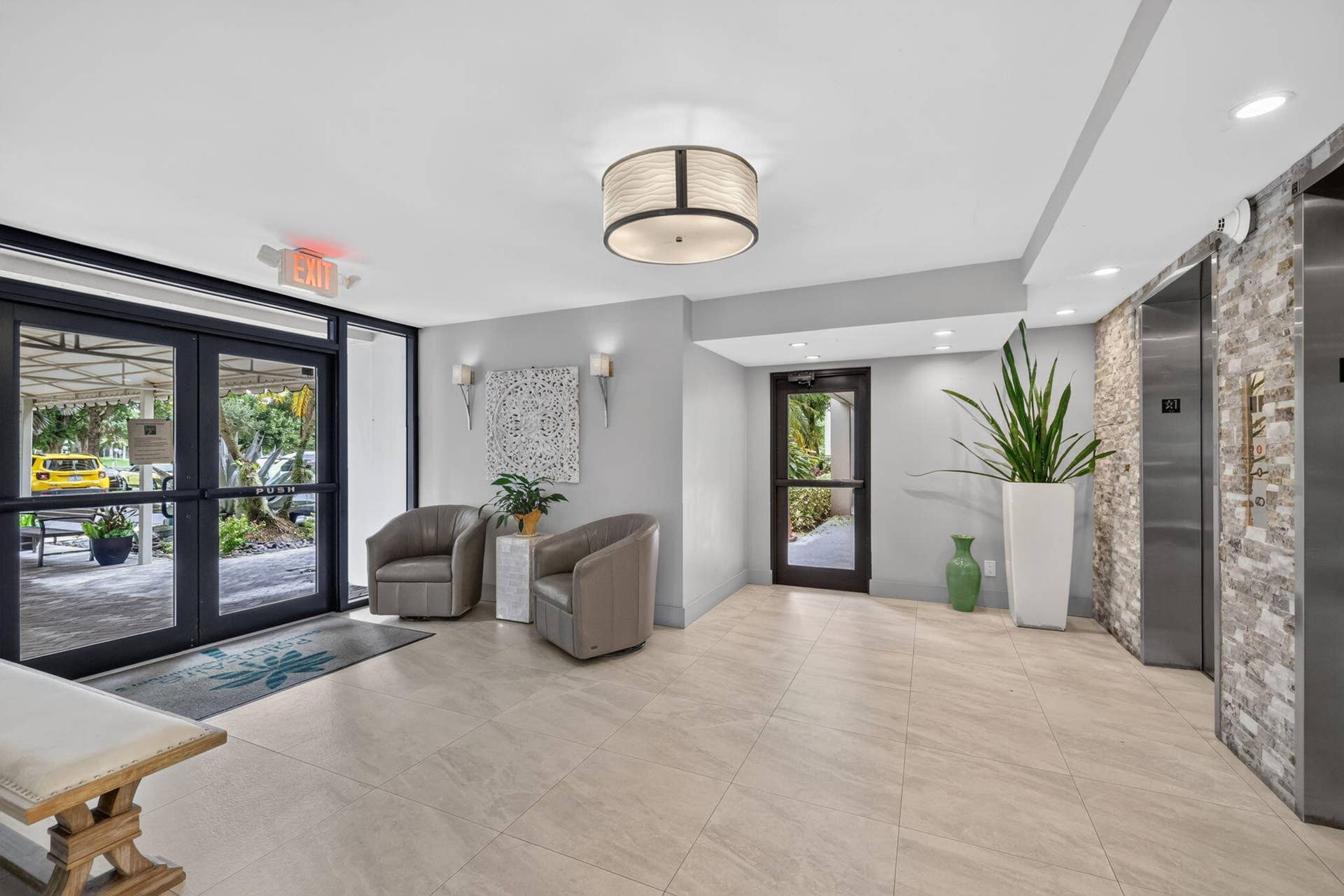 575 Oaks Lane, #102, Pompano Beach, FL 33069 34-web-or-mls-8I8A8301
