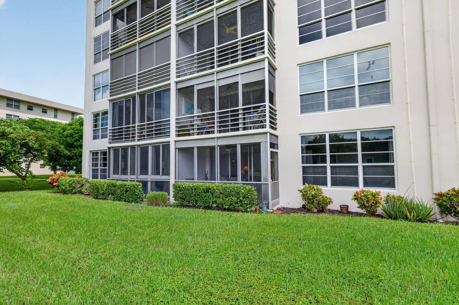 575 Oaks Lane, #102, Pompano Beach, FL 33069 20-web-or-mls-8I8A8221