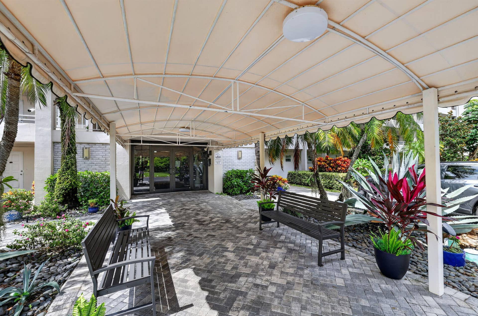 575 Oaks Lane, #102, Pompano Beach, FL 33069 3-web-or-mls-8I8A8111