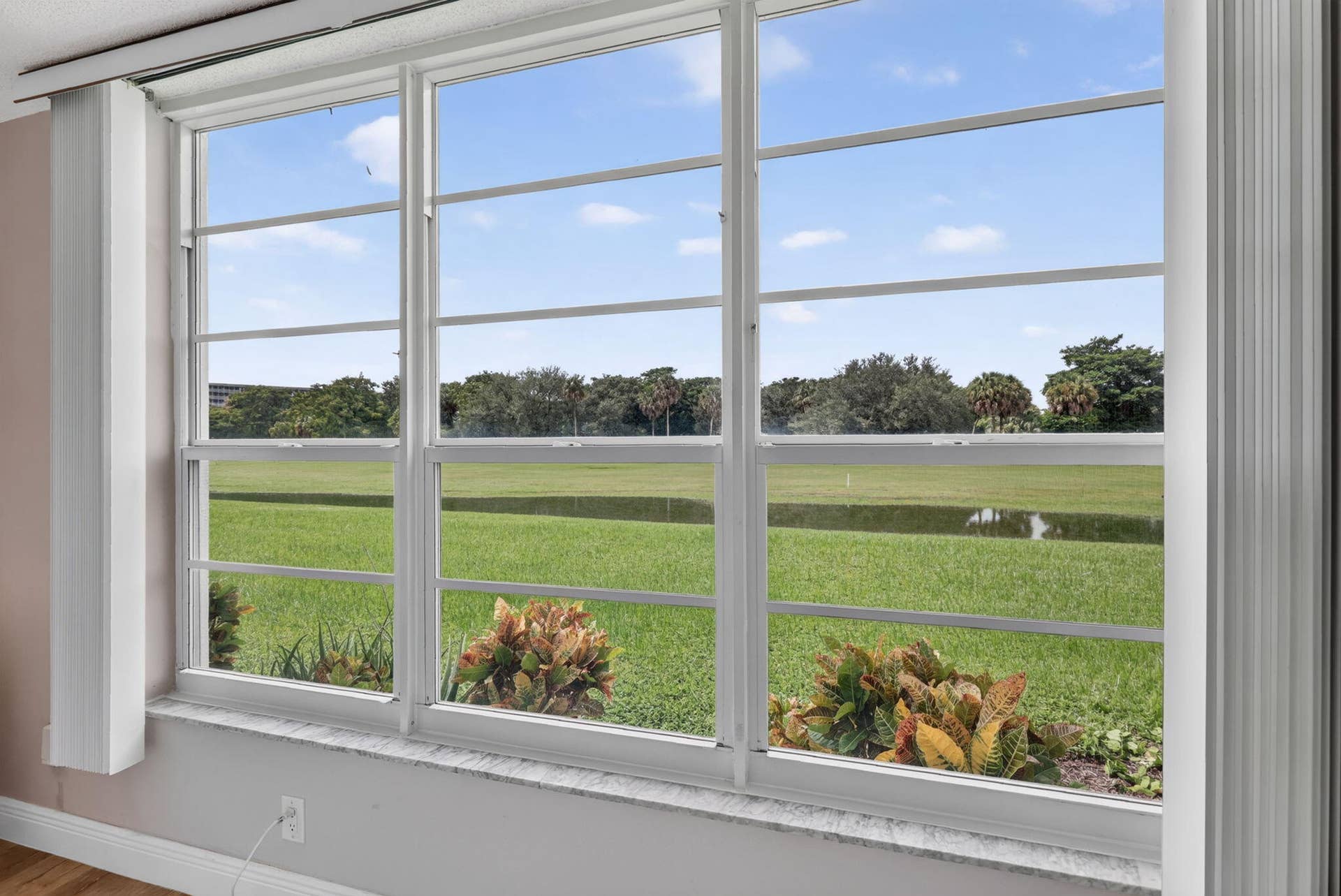 575 Oaks Lane, #102, Pompano Beach, FL 33069 26-web-or-mls-8I8A8252